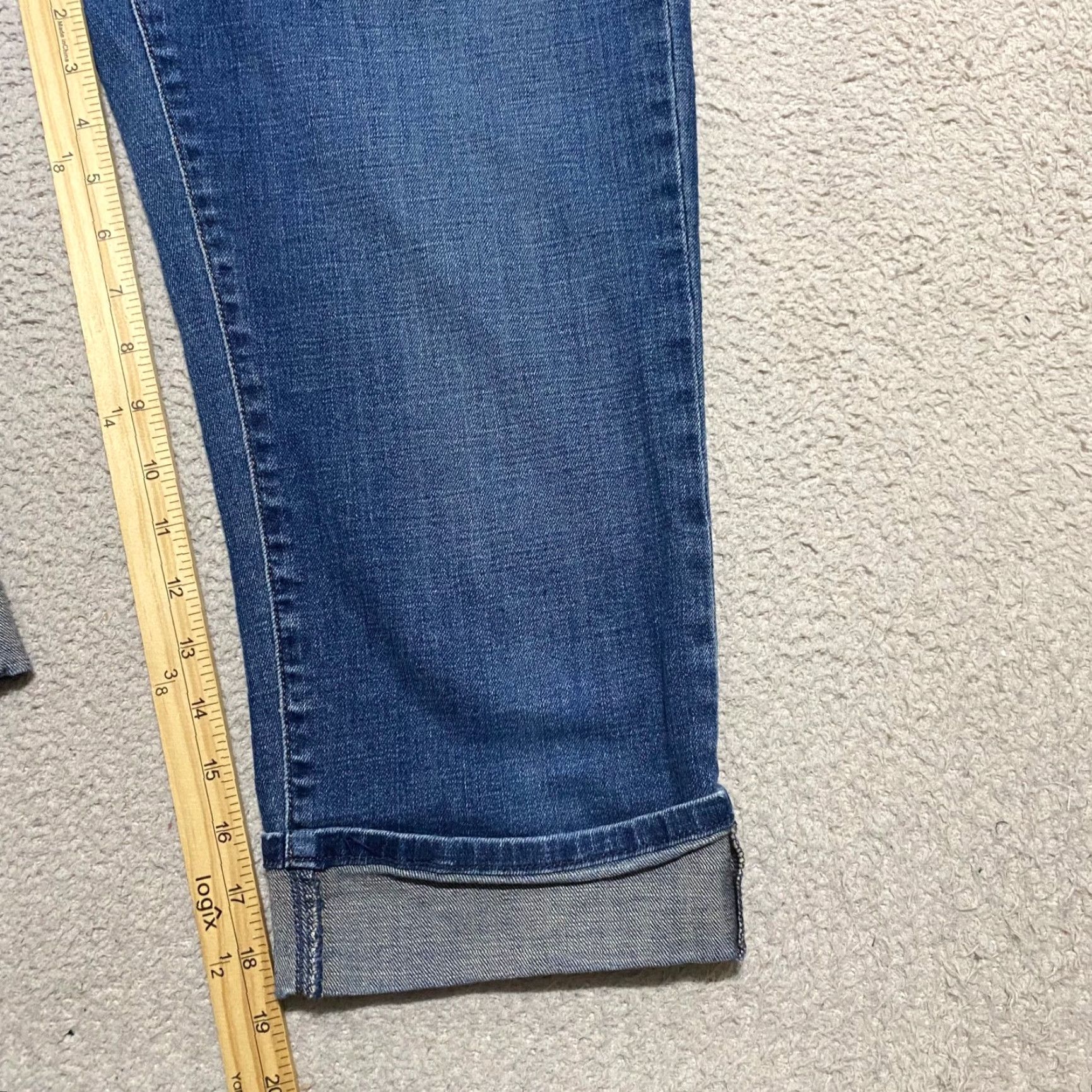 Levi's Levi's 515 Jeans Womens sz 6 Capri Medium Wash Mid Rise Blue Denim 5-Pocket Design Regular Slimming Pockets Shirt? Size 28" / US 6 / IT 42 - 6 Thumbnail