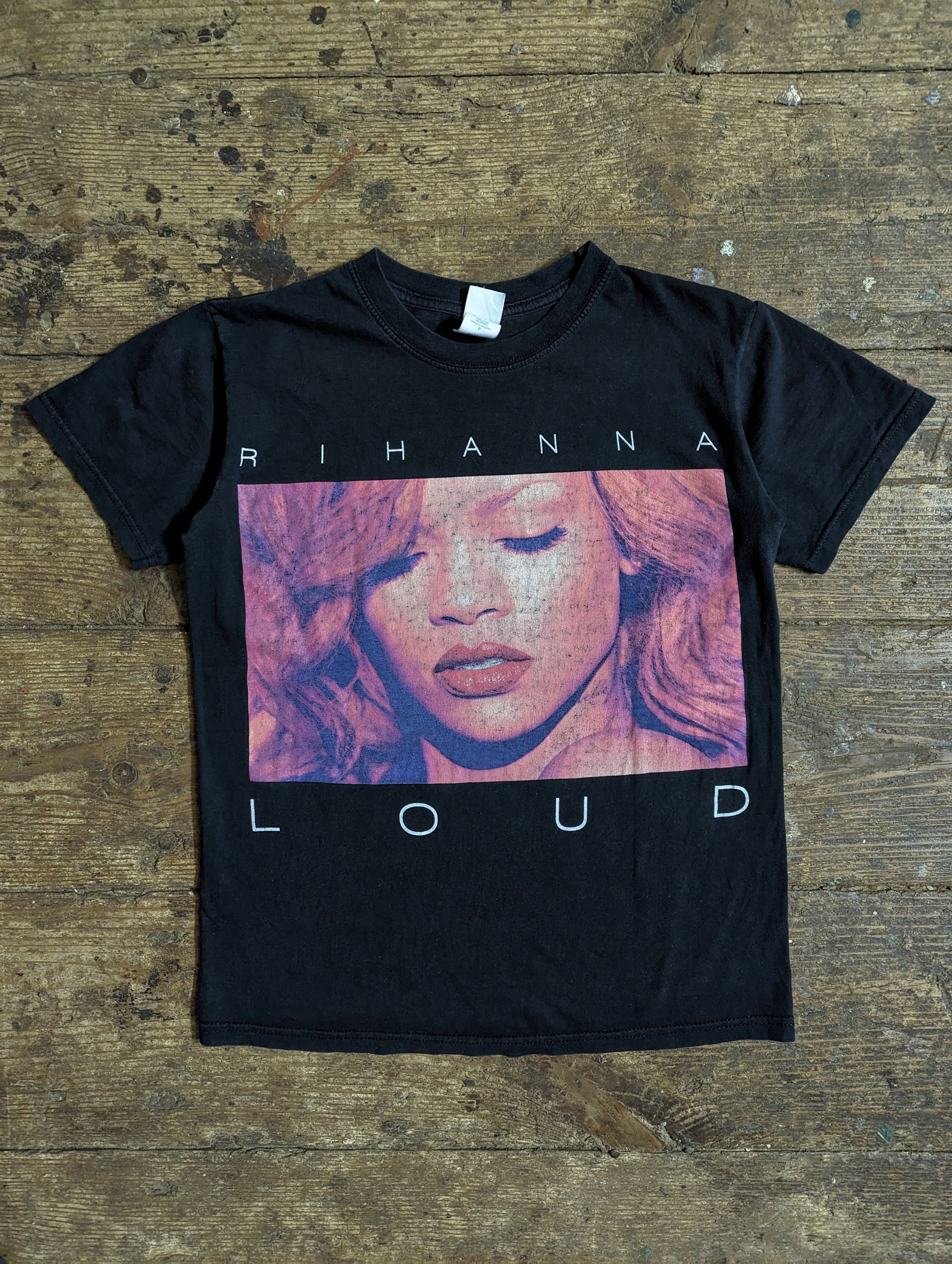 Band Tees 00s Rihanna "Loud" Tour T Shirt Size S / US 4 / IT 40 - 2 Thumbnail