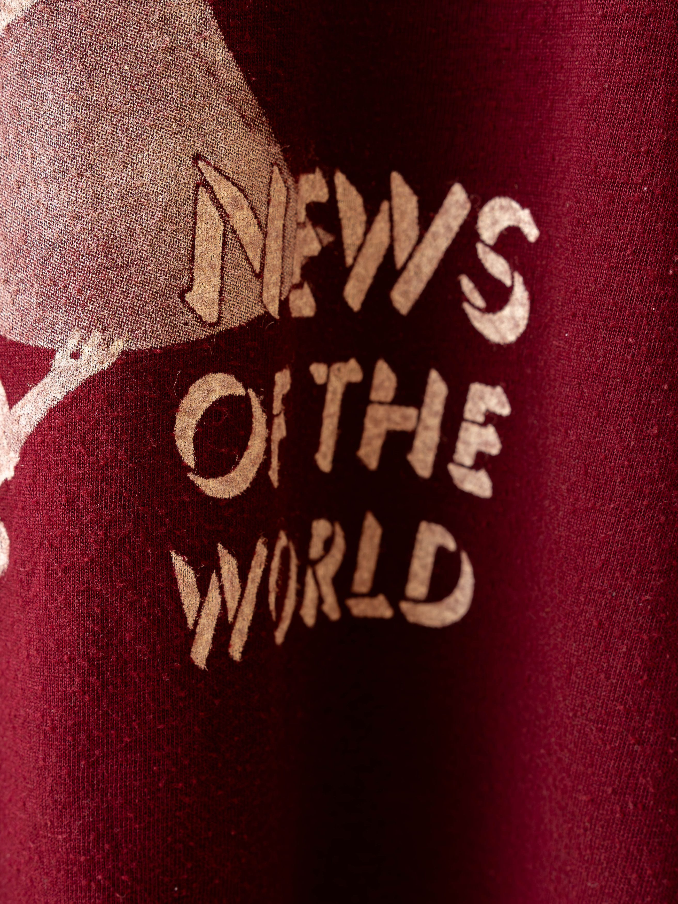 Vintage 1977 Queen "News of the World" Tour Tee Size US S / EU 44-46 / 1 - 5 Thumbnail