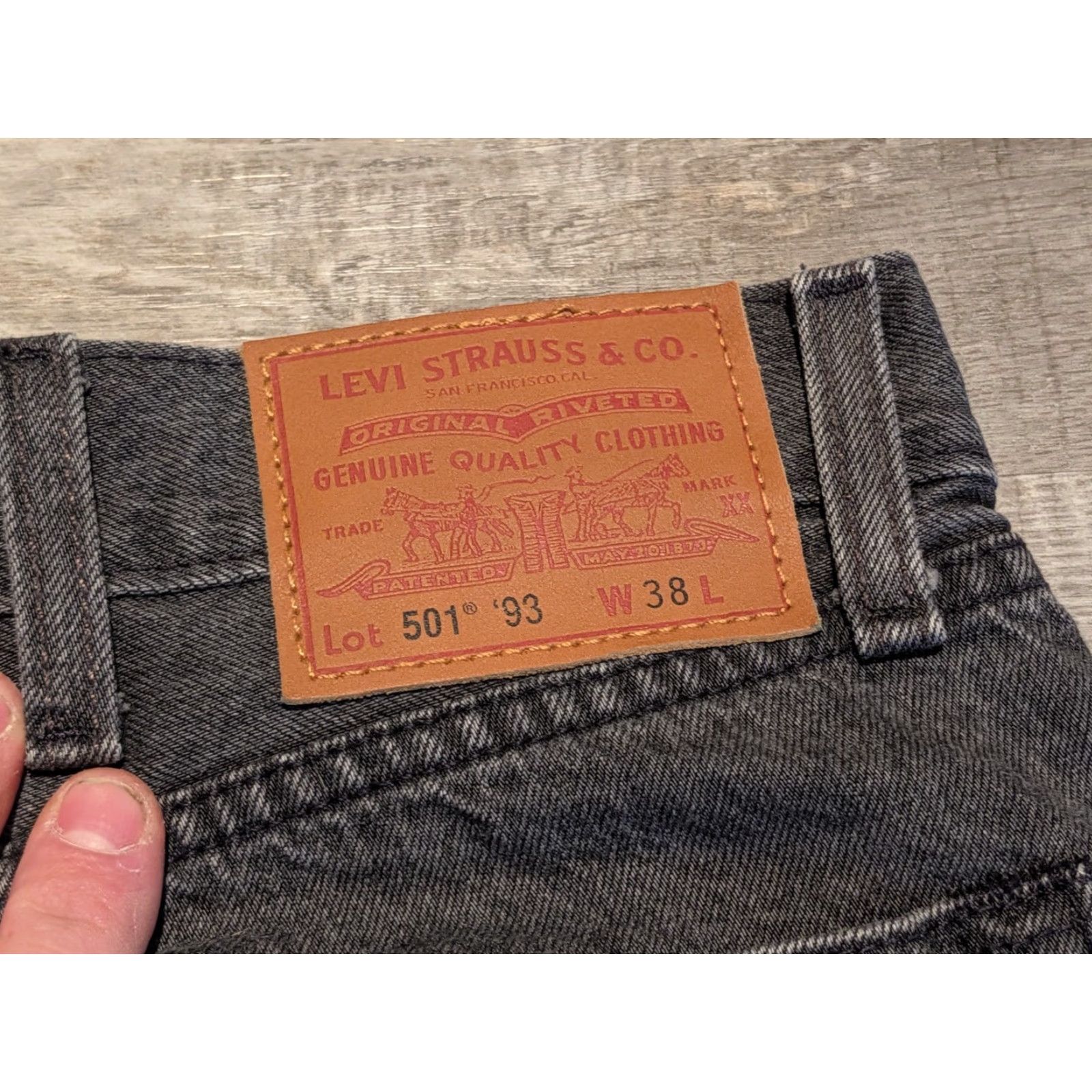 VINTAGE Levi’s 501 Original Fit Cut Off Denim Jean Shorts Black 38 Men’s 7 in Inseam 5-Pocket Denim 90s American Outdoor NWT
