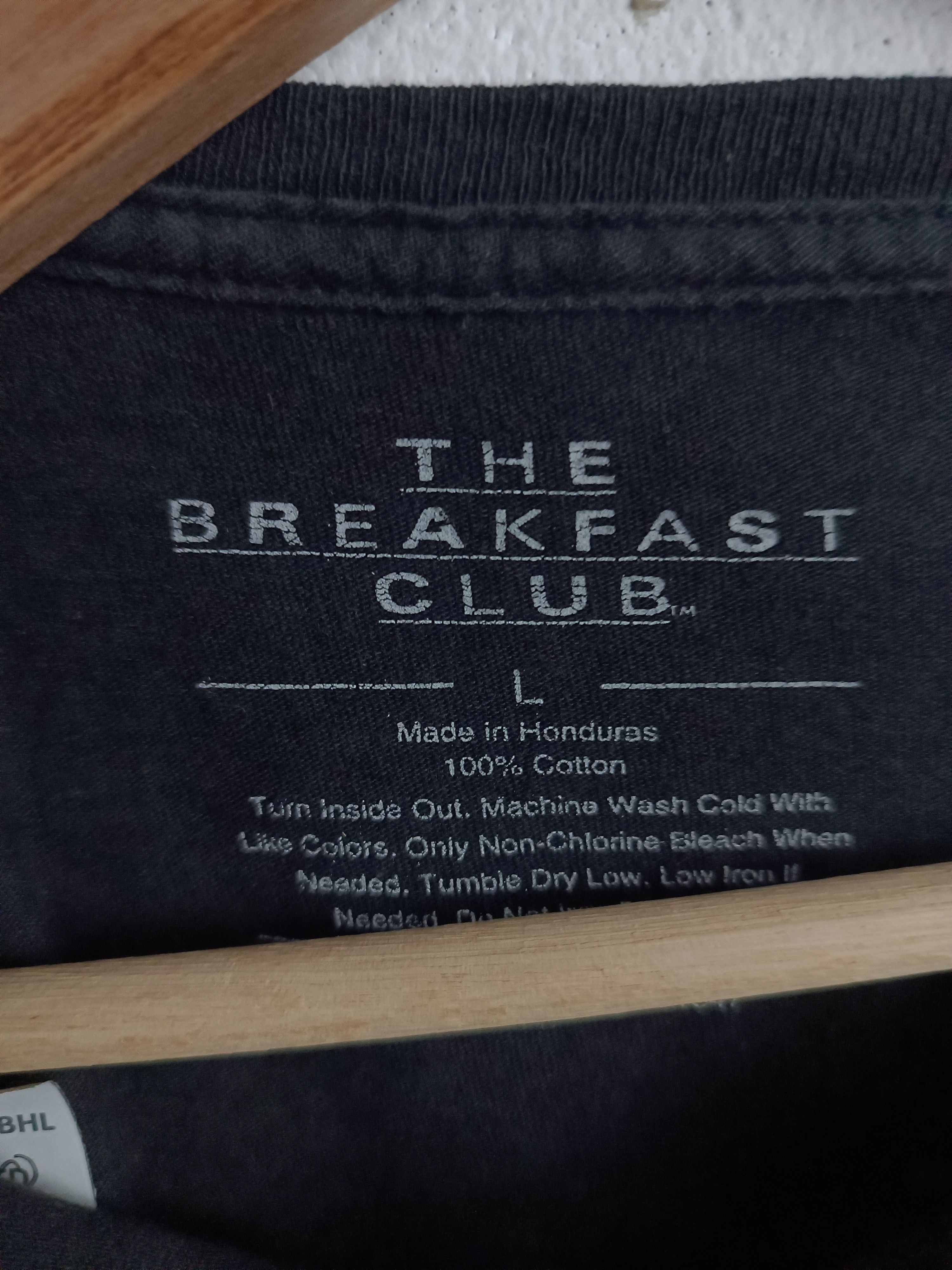 Other VINTAGE FADED THE BREAKFAST CLUB MOVIE TEE classic rom com Size US L / EU 52-54 / 3 - 7 Thumbnail