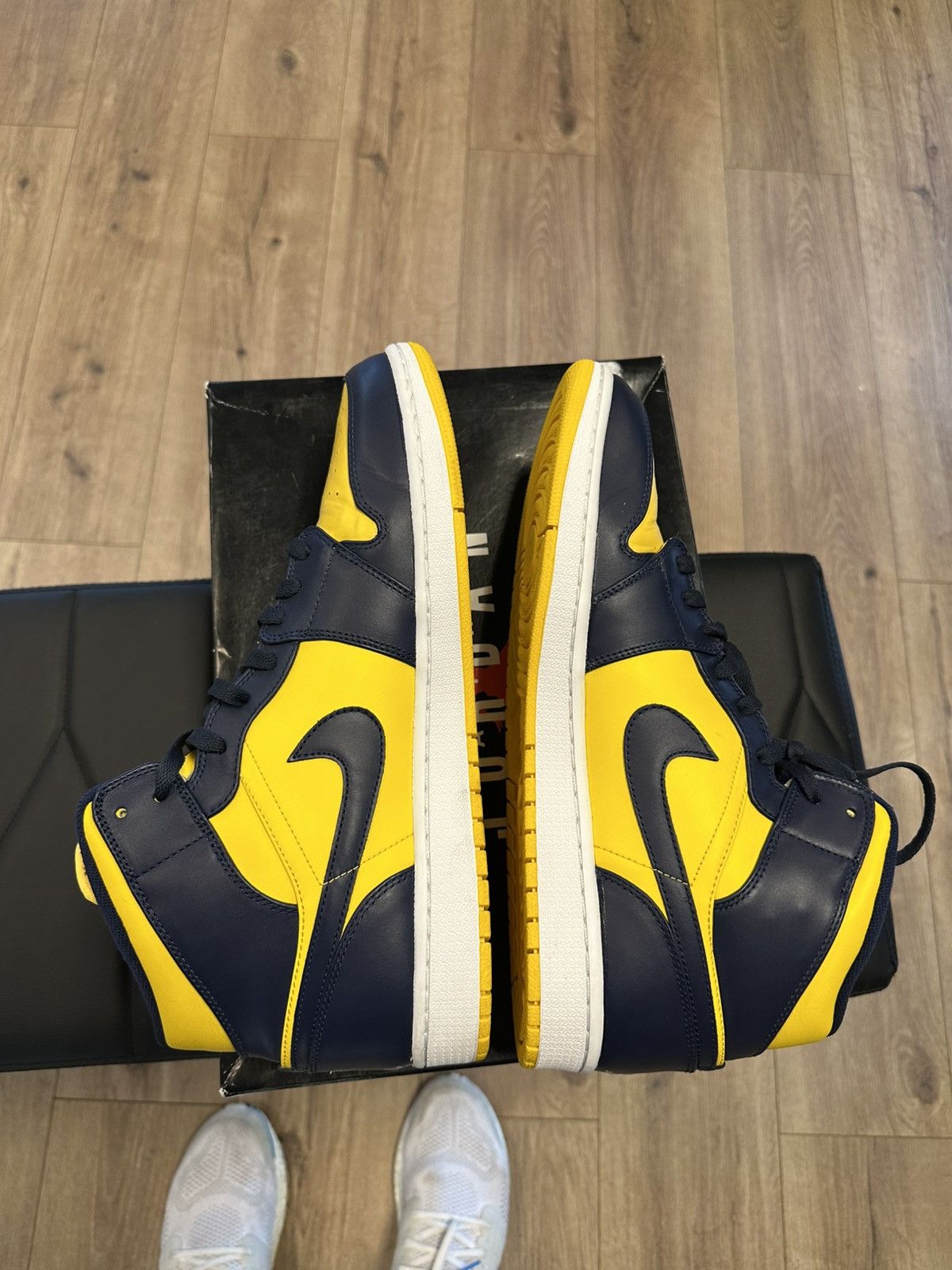 Nike Jordan 1 Michigan Size US 14 / EU 47 - 6 Thumbnail