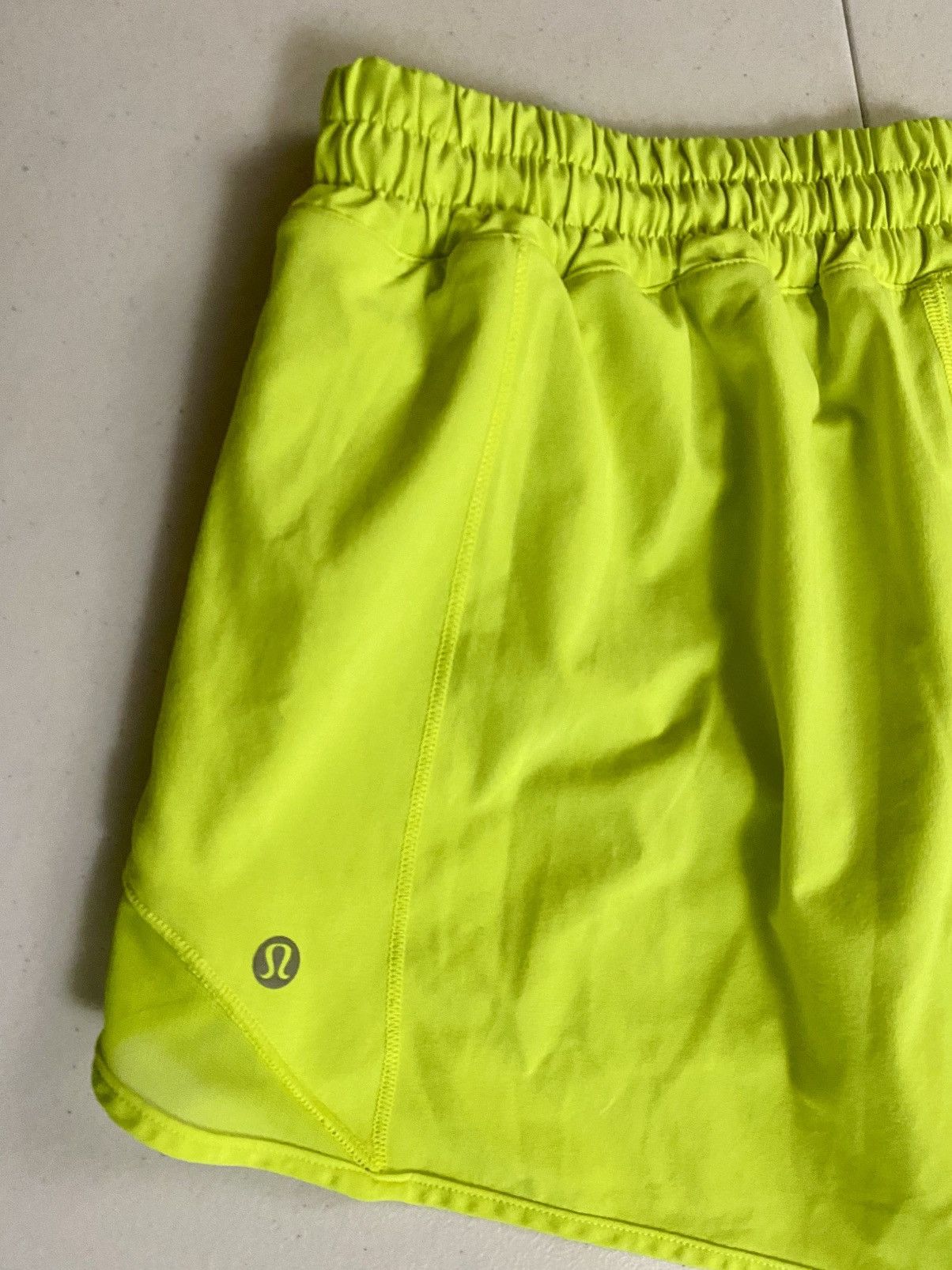 Lululemon Hotty Hot High-Rise Short 4" Lined Highlight Yellow 10 VGC Size 32" / US 10 / IT 46 - 2 Thumbnail
