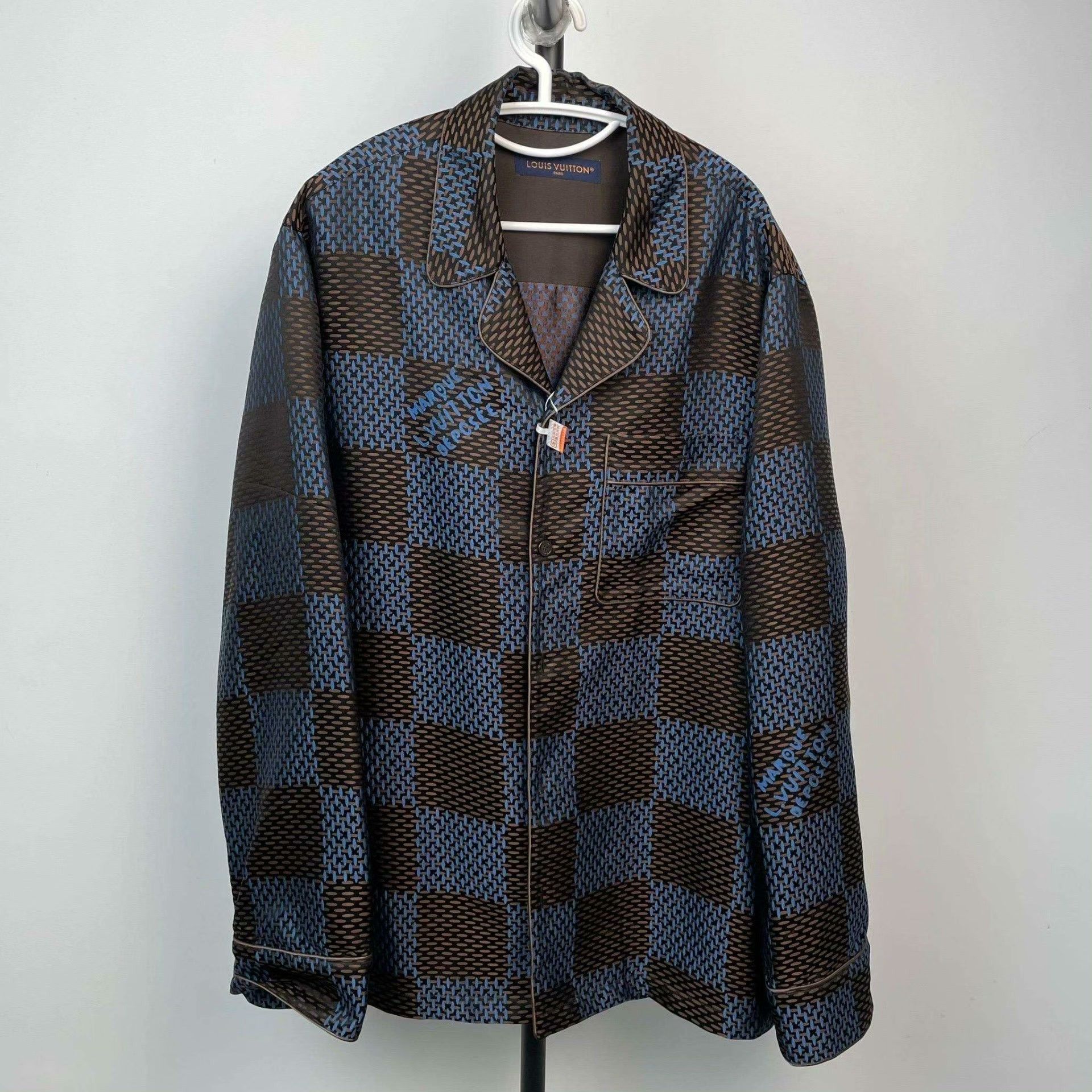 Louis Vuitton Louis Vuitton Checkered Blue Light Jacket XL Men Size US XL / EU 56 / 4 - 1 Thumbnail