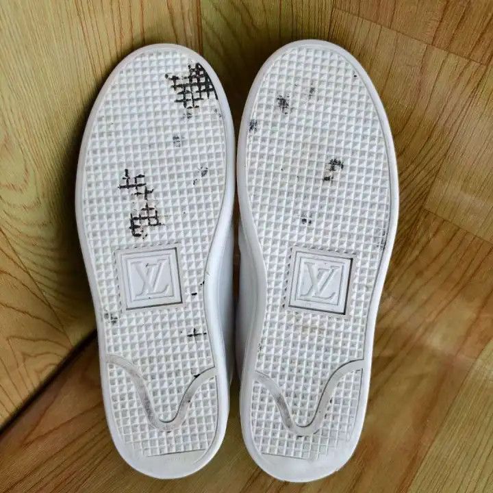 Louis Vuitton Louis Vuitton White Frontrow Fashion Sneakers for Women -25 Size US 5 / IT 35 - 4 Thumbnail