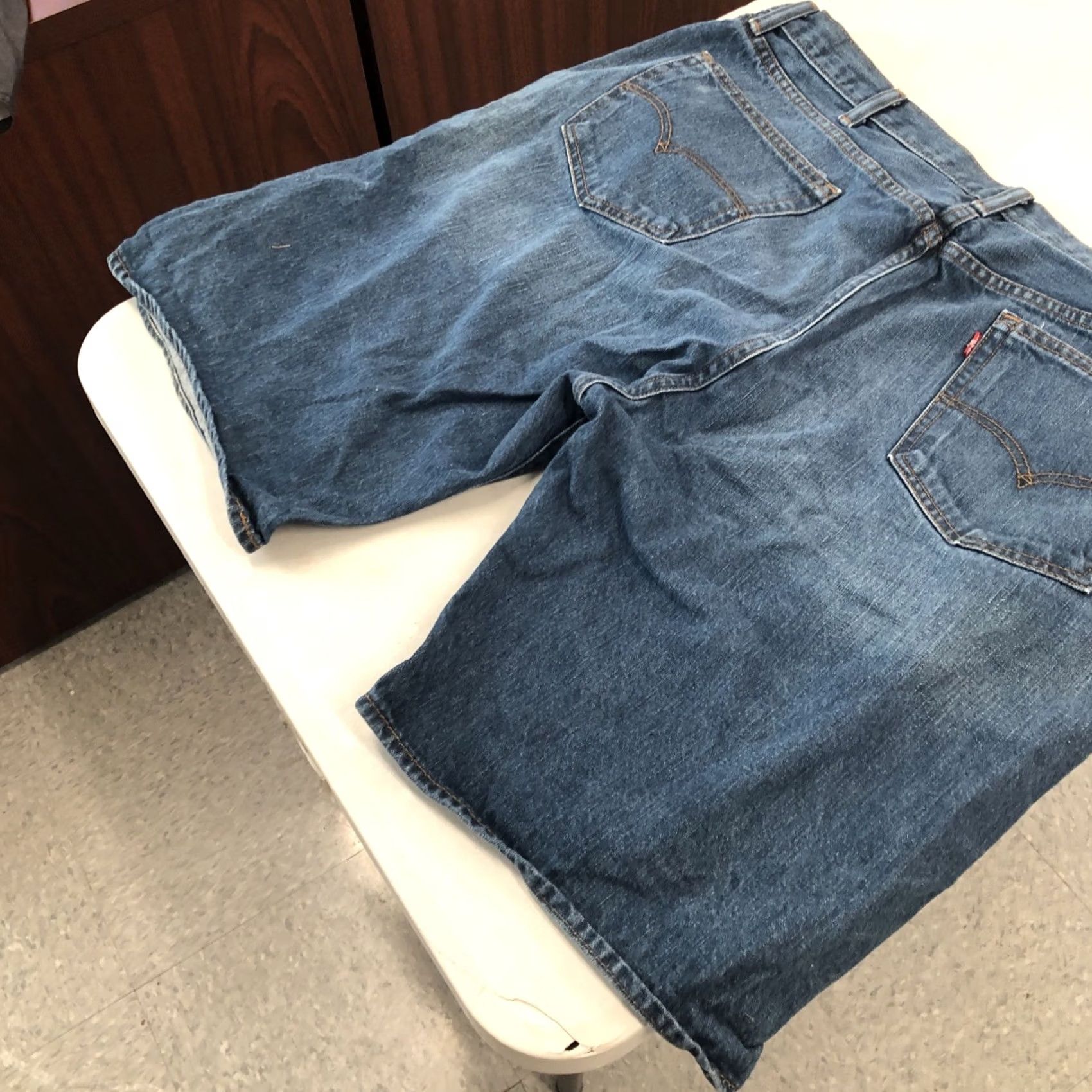 Levi's VINTAGE Levi's 505 Shorts Mens 44 Blue Relaxed Fit Straight Medium Wash Dad 90s USA Size US 44 / EU 60 - 6 Thumbnail