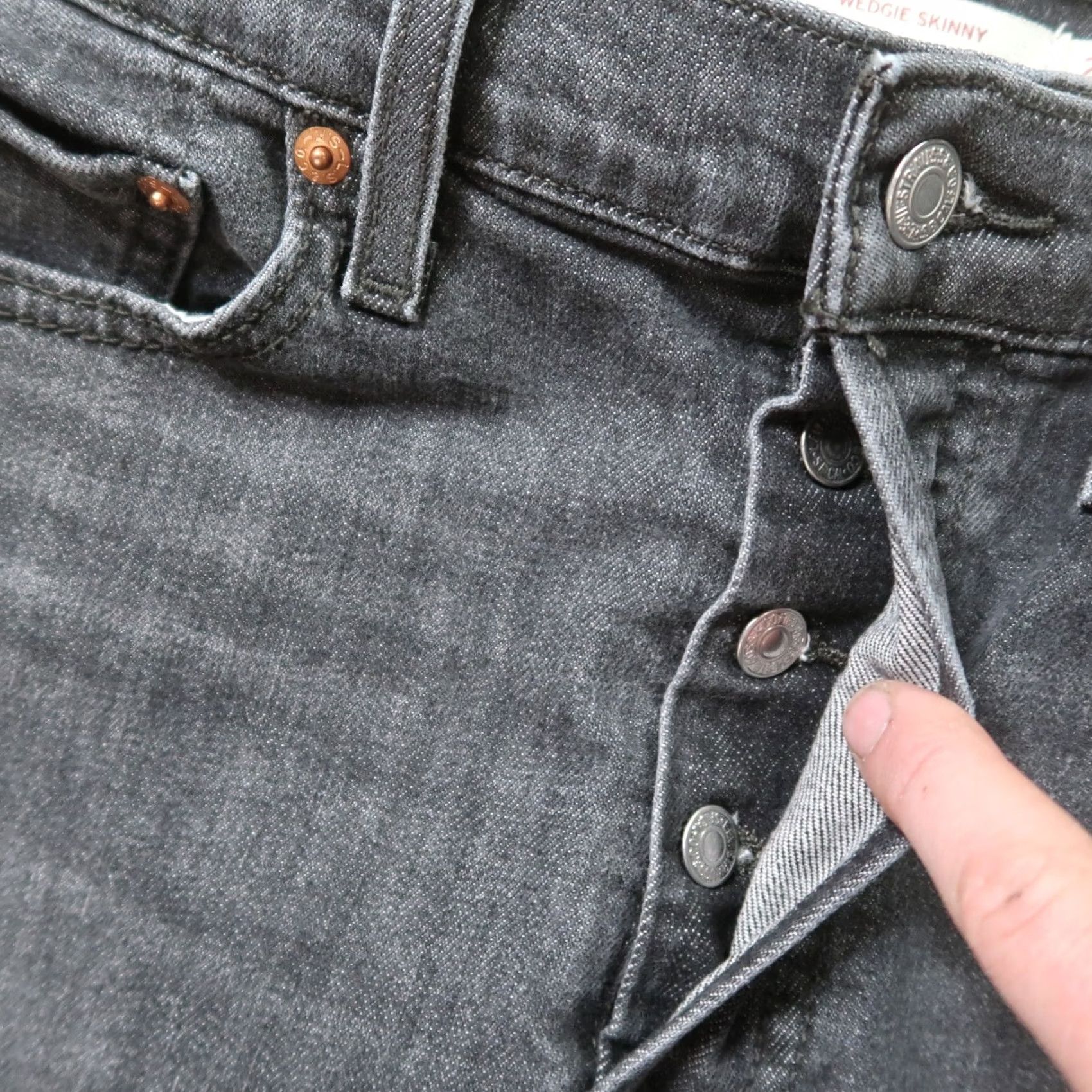 Levi's VINTAGE? No. Levi's Skinny Jeans Women 29 Black Denim Stretch Button Fly 5-Pocket High Rise Slim Size 29" - 3 Thumbnail