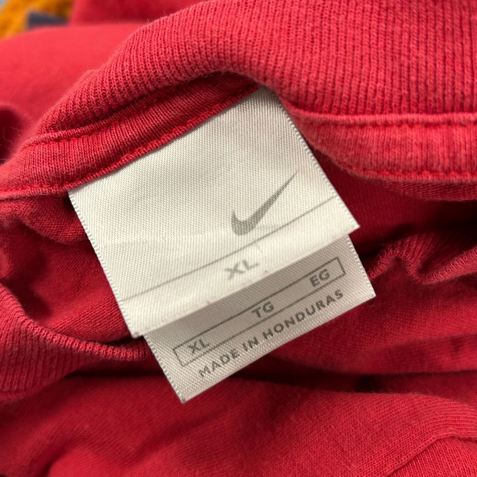 Nike Nike Gray Tag Swoosh Logo Red Tee T Shirt Size XL B9 Size US XL / EU 56 / 4 - 4 Thumbnail
