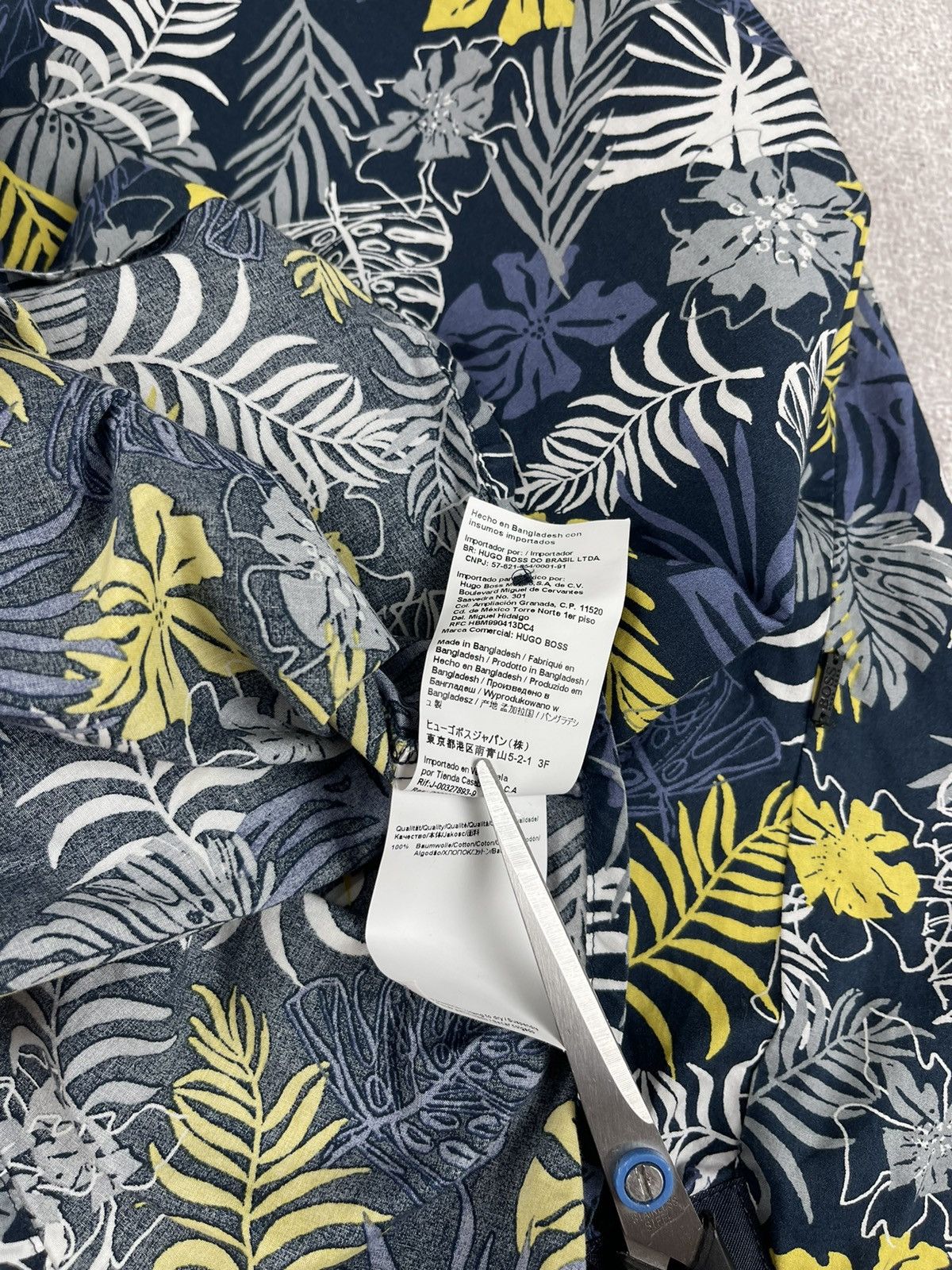 Hugo Boss Hugo Boss Rash Short Sleeve Shirt in Navy Floral Size S Size US S / EU 44-46 / 1 - 7 Thumbnail