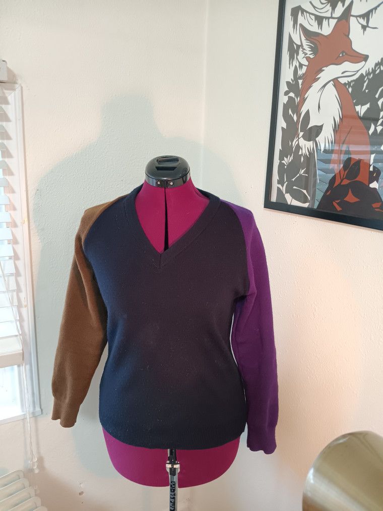 Comme des Garcons Homme Deux Tri Color Raglan Sleeve CdG v-neck sweater Size US S / EU 44-46 / 1 - 1 Thumbnail