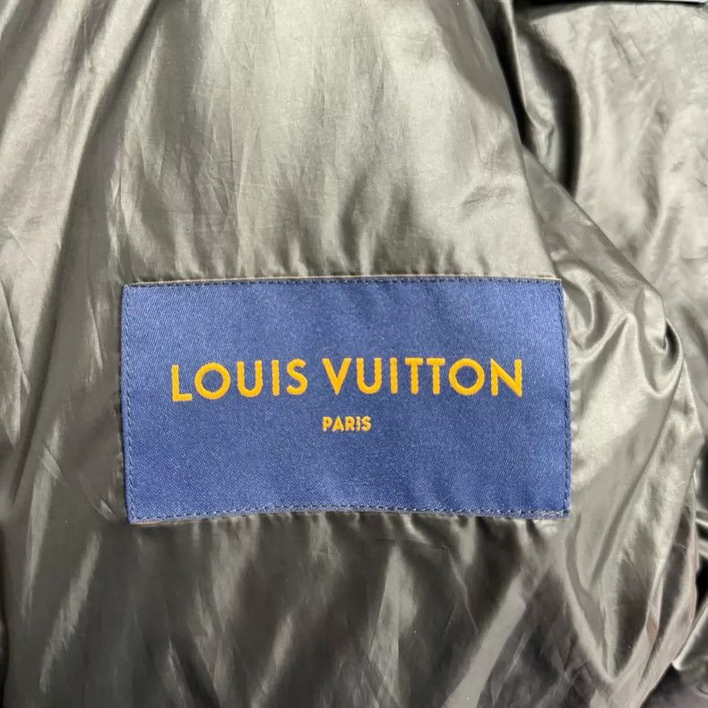 Louis Vuitton Louis Vuitton Embossed dark pattern three-flower full-prin Size US S / EU 44-46 / 1 - 4 Thumbnail