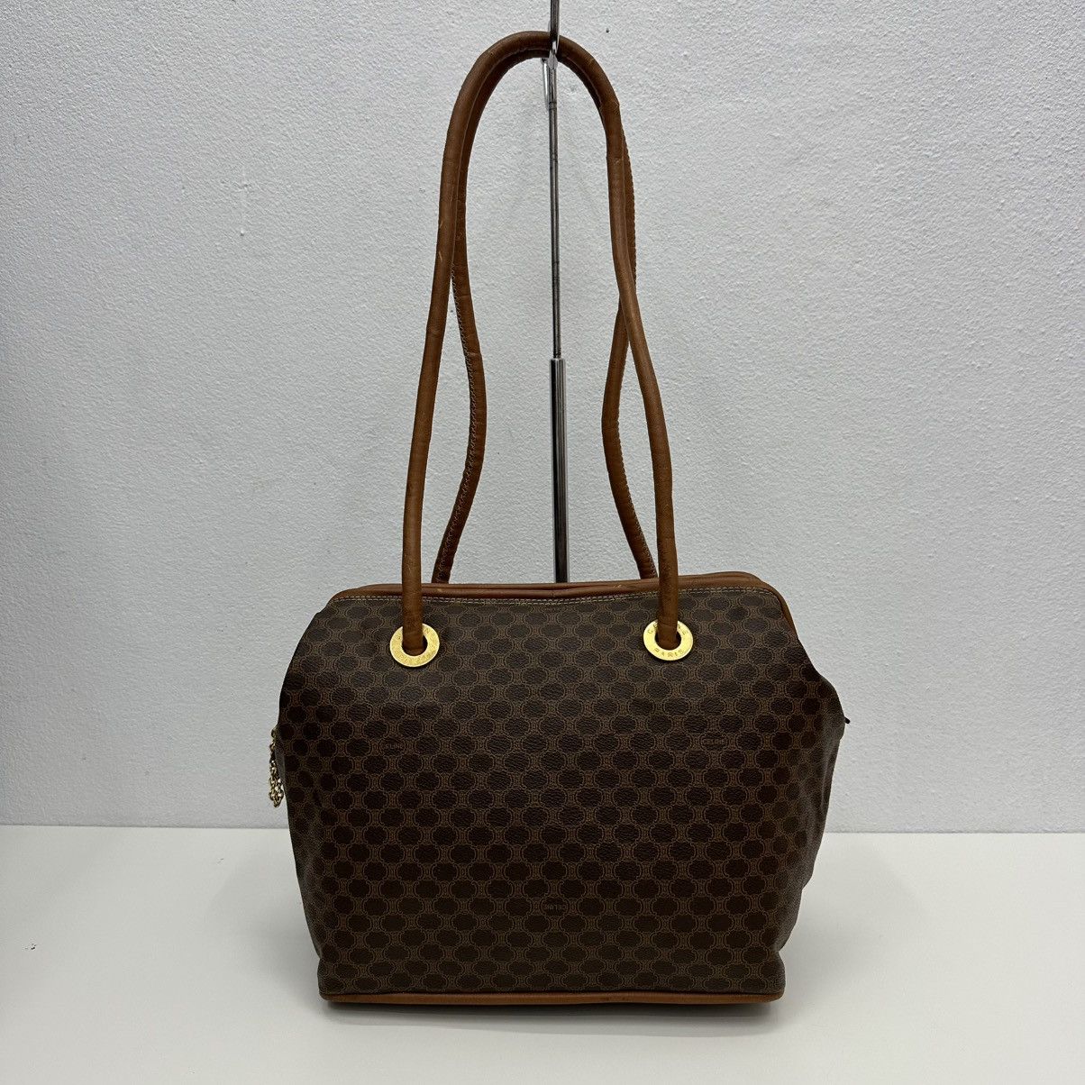 Celine ‼️YES‼️ AUTH. CELINE MACADAM SCHULTERTASCHE SHOULDER LONG BAG Size ONE SIZE - 1 Thumbnail