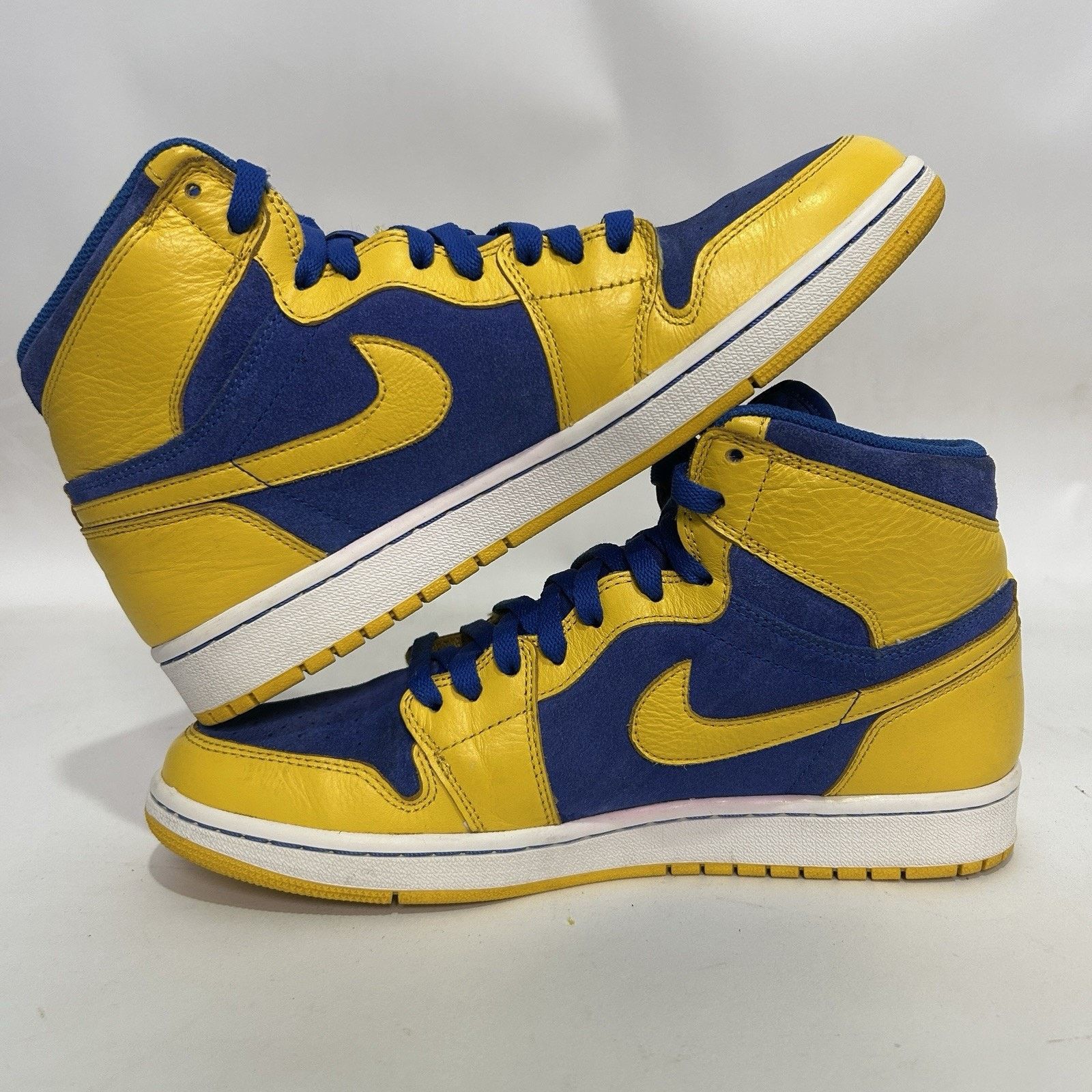 Jordan Brand Nike Air Jordan 1 Retro High OG “Laney” 2013 Size US 9.5 / EU 42-43 - 3 Thumbnail