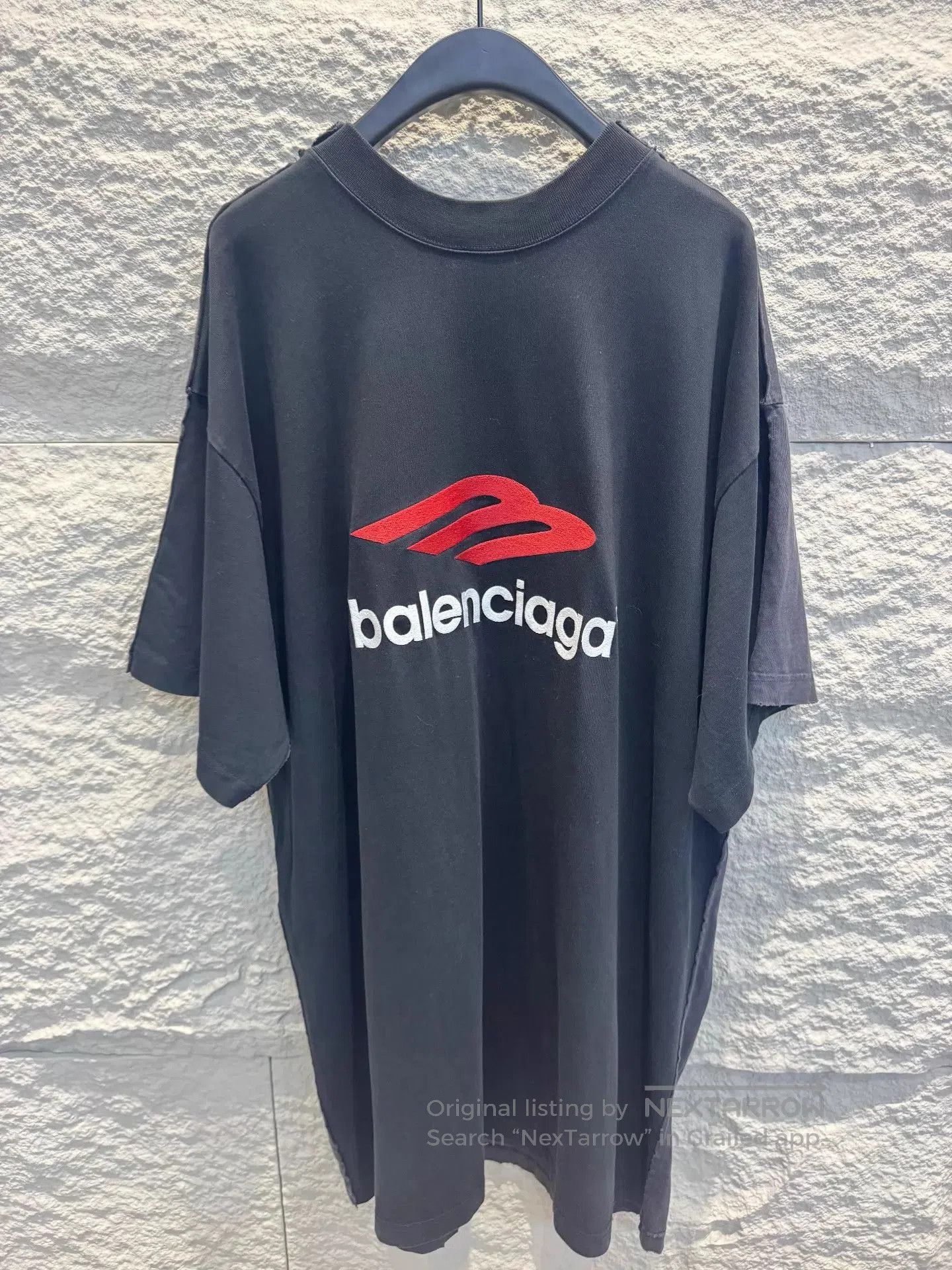 Balenciaga Black Short-Sleeve Oversized Graphic T-Shirt. Size US M / EU 48-50 / 2 - 3 Thumbnail
