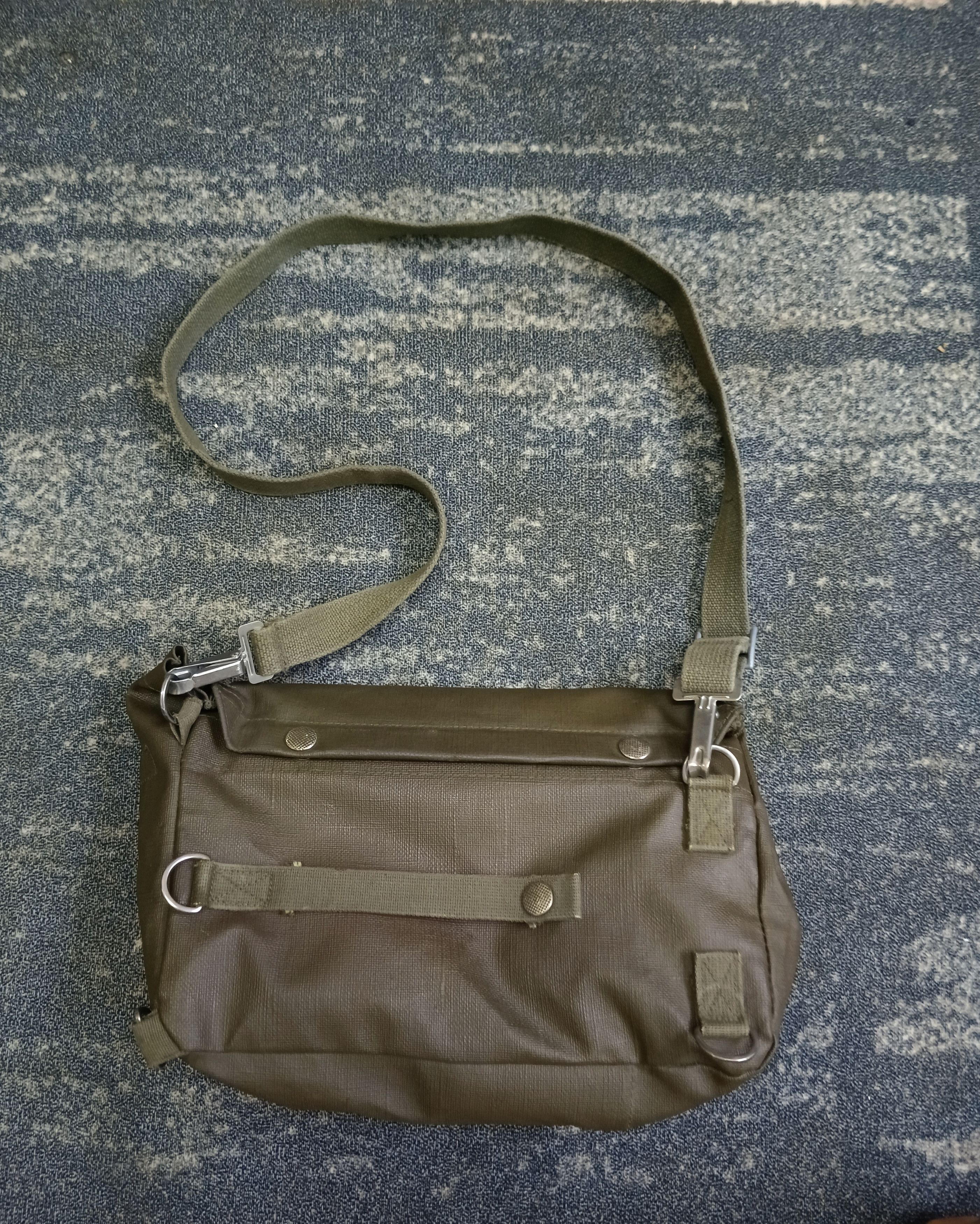 Vintage Vintage 70s Swiss Army Gas Mask Crossbody Bag Size ONE SIZE - 3 Thumbnail