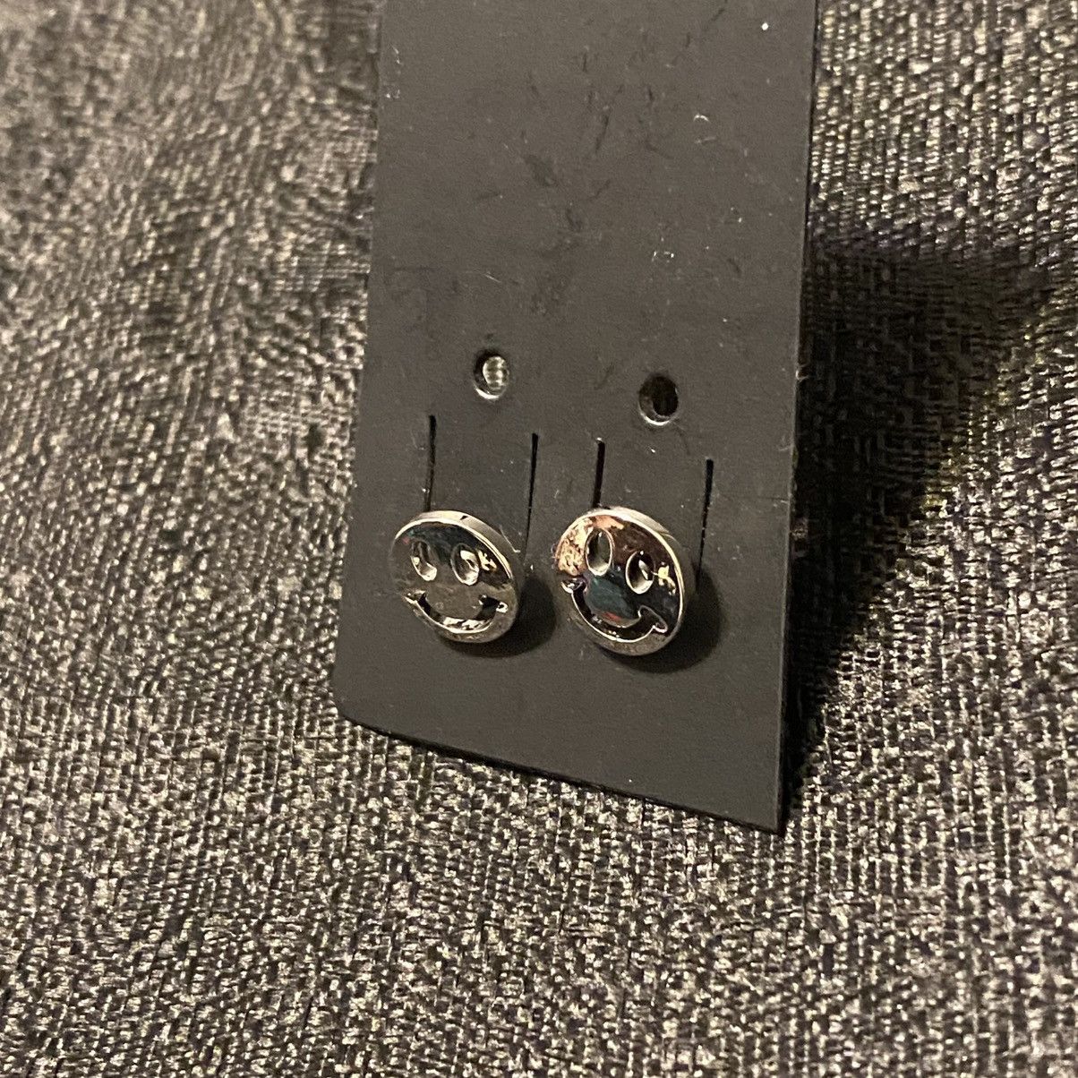 Rsq New RSQ Smiley Face Silver Tone Metal Stud Earrings Size ONE SIZE - 3 Thumbnail