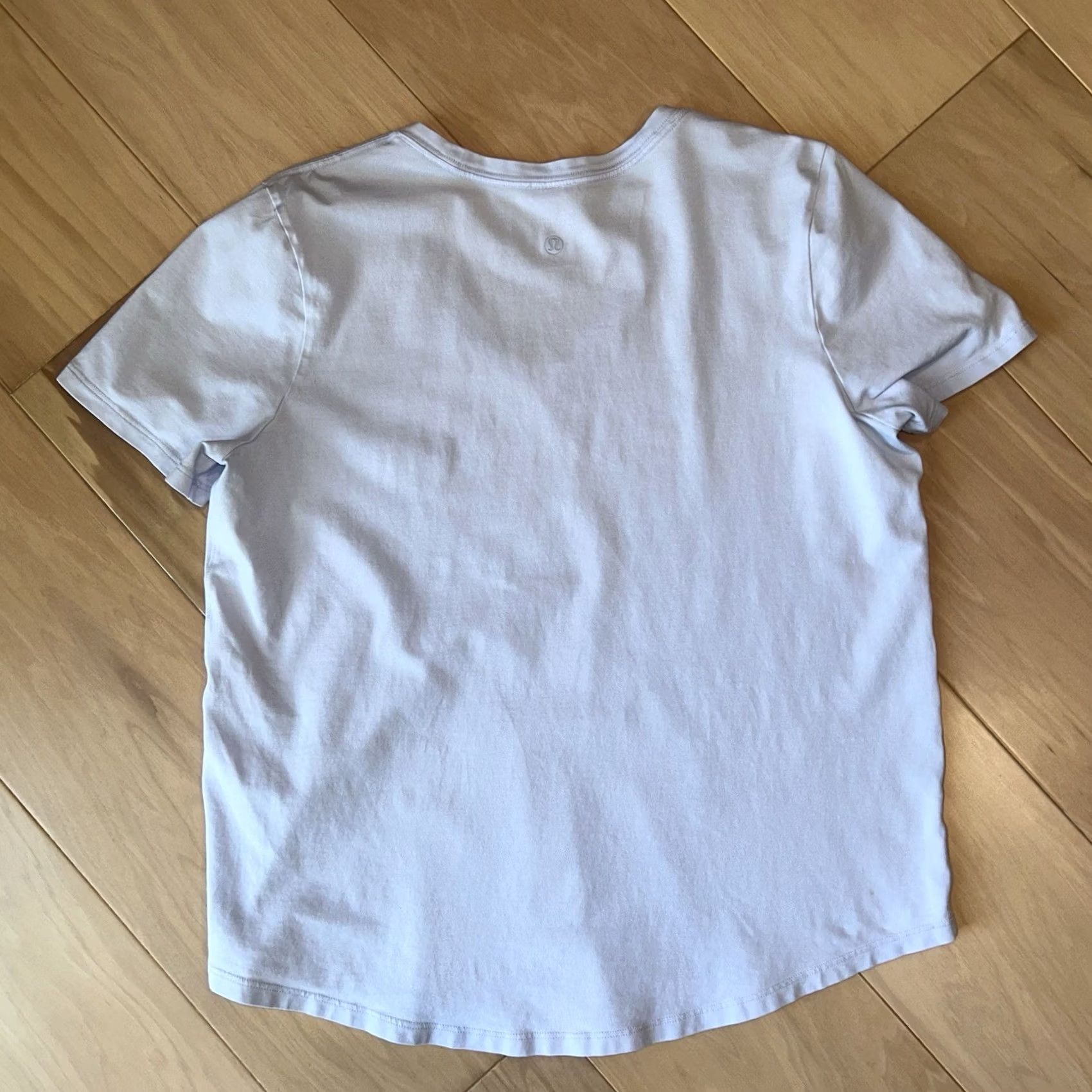 Lululemon VINTAGE Lululemon Love V Neck T-Shirt Women’s 10 Lavender Short Sleeve Stains Size L / US 10 / IT 46 - 4 Thumbnail