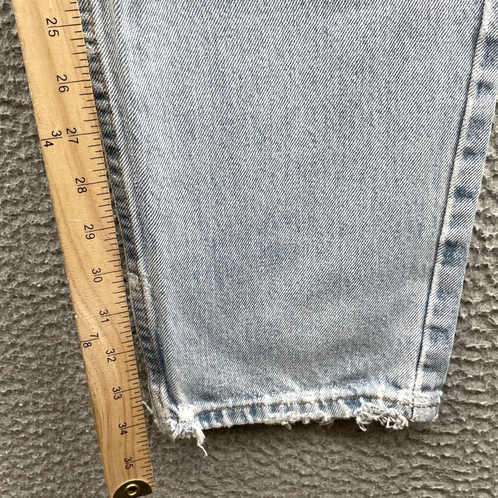 Levi's VINTAGE Levi's Jeans 560 Streetwear 90s 80s Y2k Denim Blue 31x34 Men Regular Slim Fit 5-Pocket Cotton Leather Patch Zipper Button Rise Mid fold Size US 31 - 4 Thumbnail