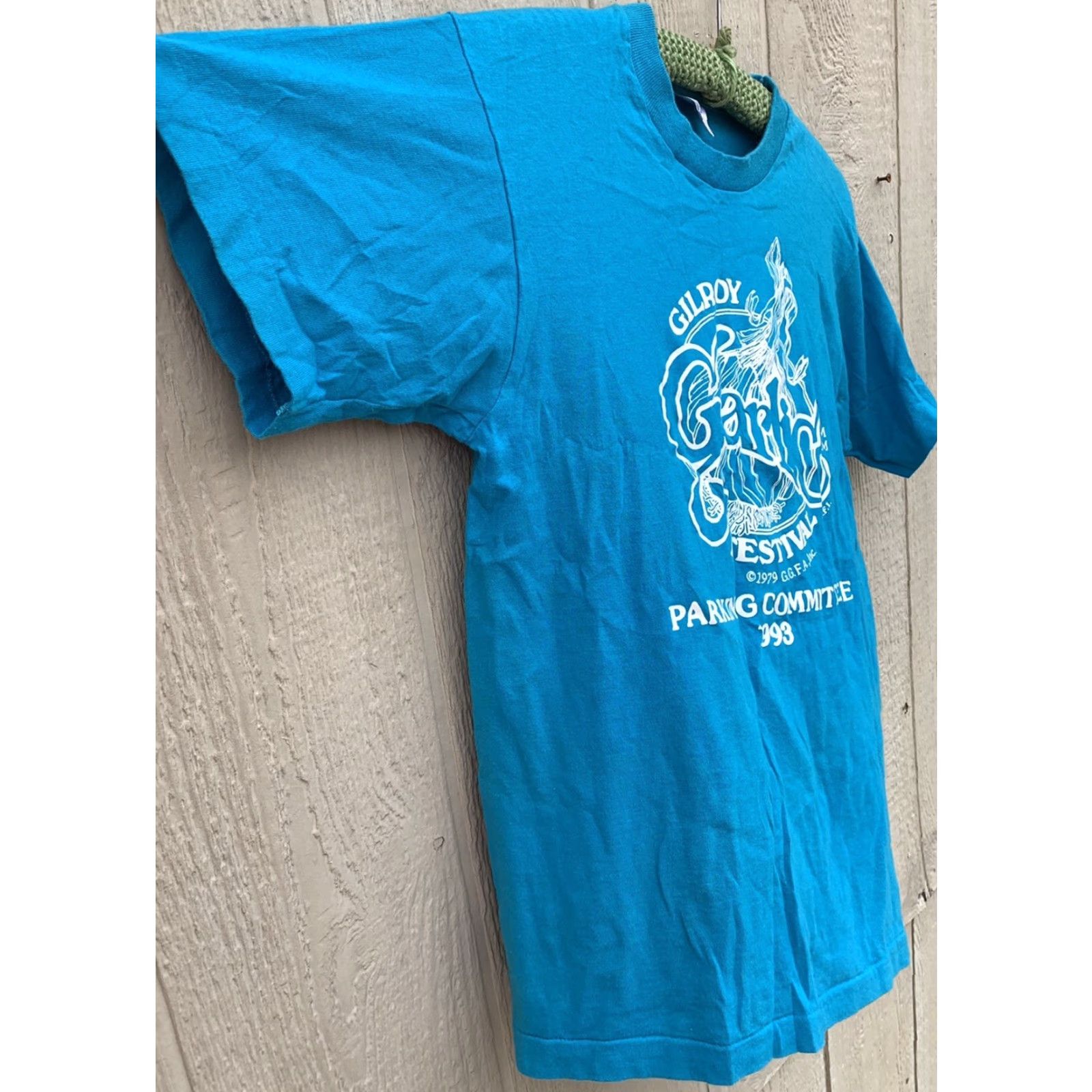 Fruit Of The Loom VINTAGE Gilroy Garlic Festival GGFA Inc Parking Committee 1993 t shirt M blue cotton Men Turquoise Graphics Tee Sportswear/Beach 1990s Shirt Size US M / EU 48-50 / 2 - 5 Thumbnail