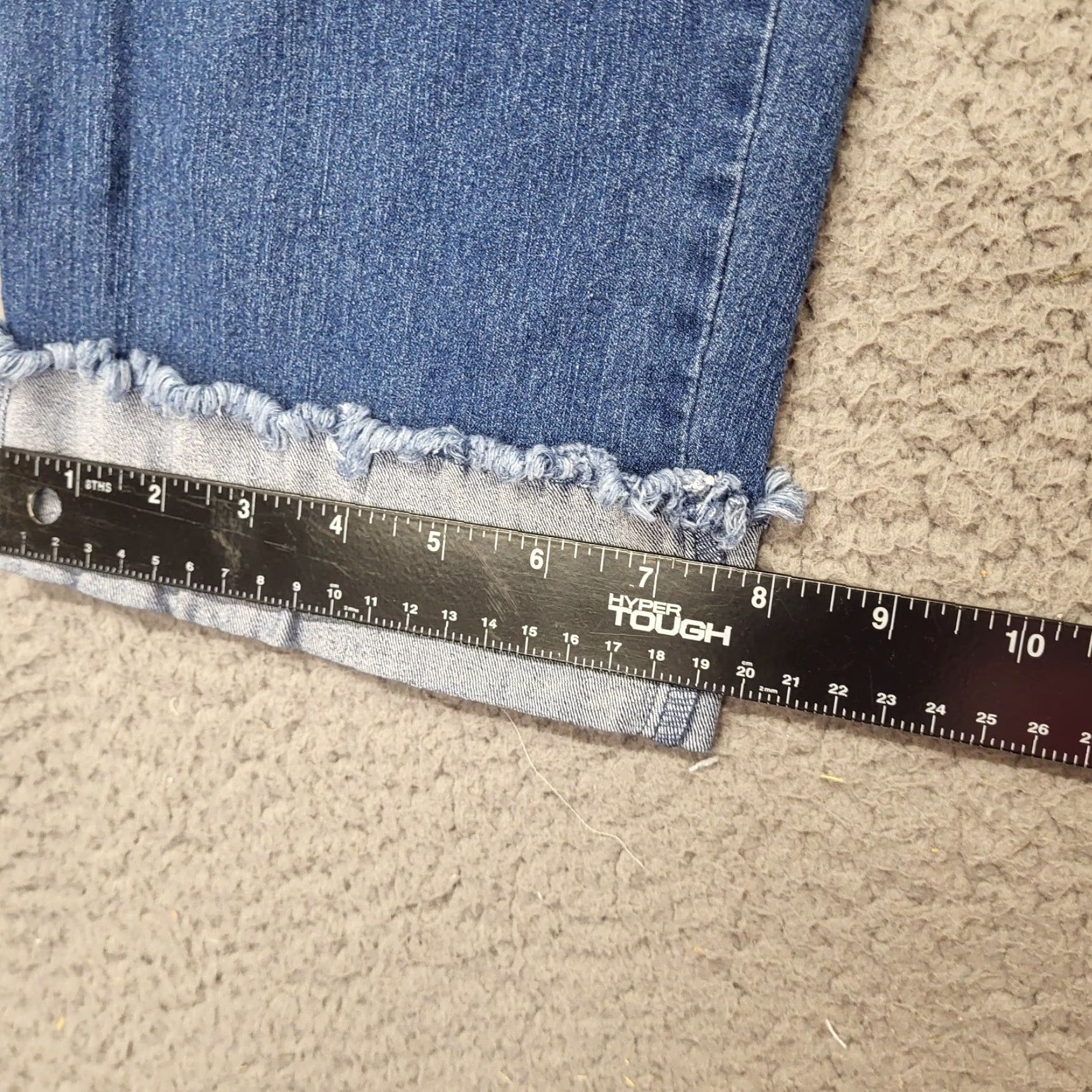 Vintage Alfred Dunner Capri Womens 8 Blue Denim Crop Embroidery Daisy Elastic Waist Capris Floral Bohemian Straight Leg Womens Size ONE SIZE - 6 Thumbnail
