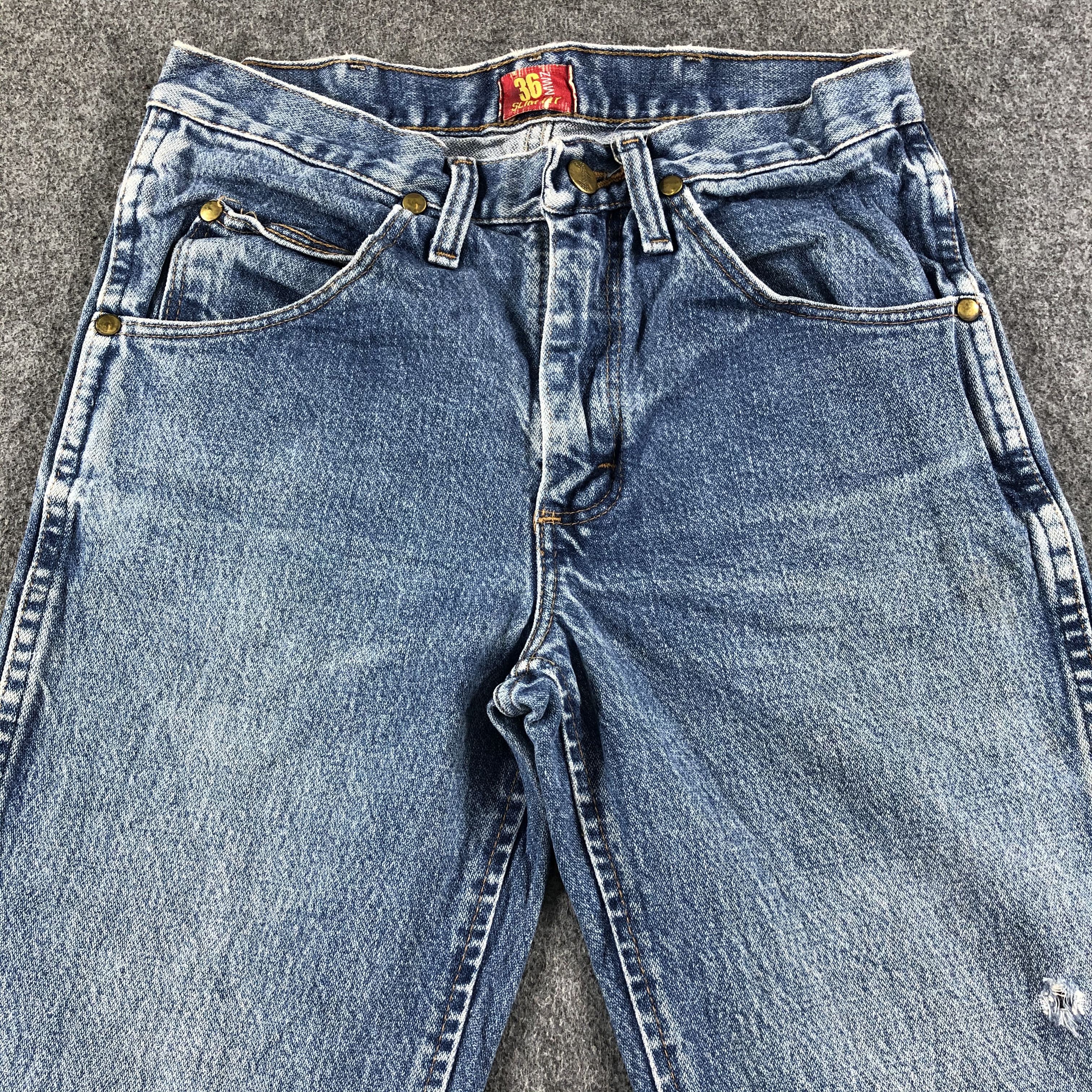 Vintage Blue Wash Wrangler Jeans-J2511