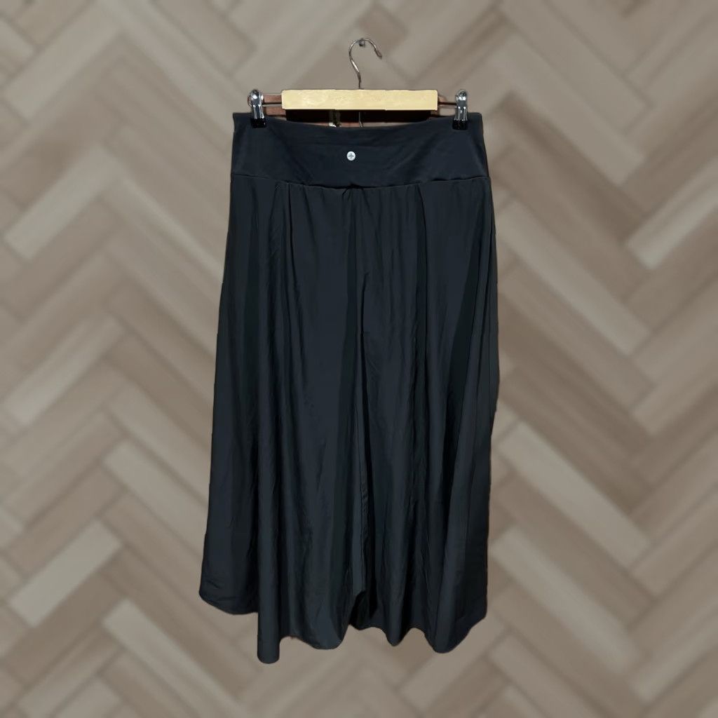 Vintage **Halara Black High Waisted Flowy Midi Skirt XL Athleisure NWT** User: Halara Black High Waisted Flowy Midi Skirt XL Athleisure NWT Size 40" / US 18 - 1 Thumbnail