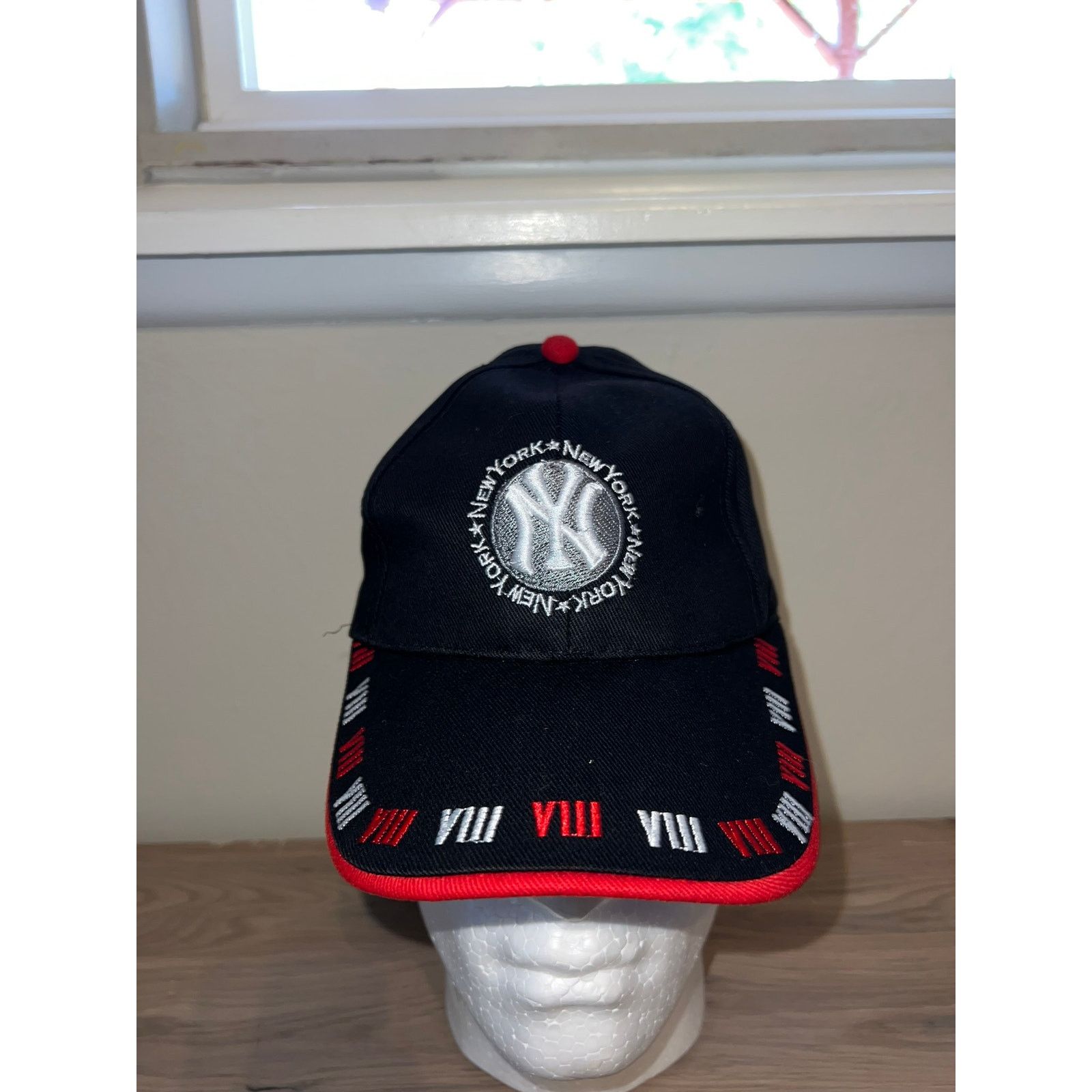 Vintage Y2K NY New York Yankees MLB Baseball Black Red Hat 2000s OS Size ONE SIZE - 1 Thumbnail