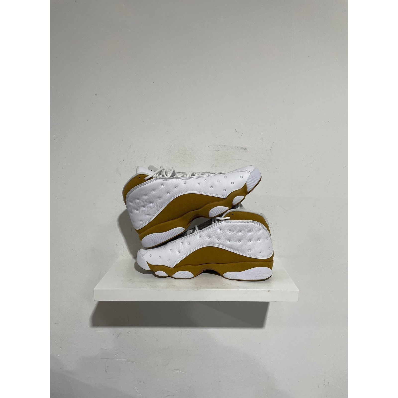 Nike NIKE JORDAN 13 WHEAT 2023 SIZE 10.5 PREOWNED Size US 10.5 / EU 43-44 - 2 Thumbnail