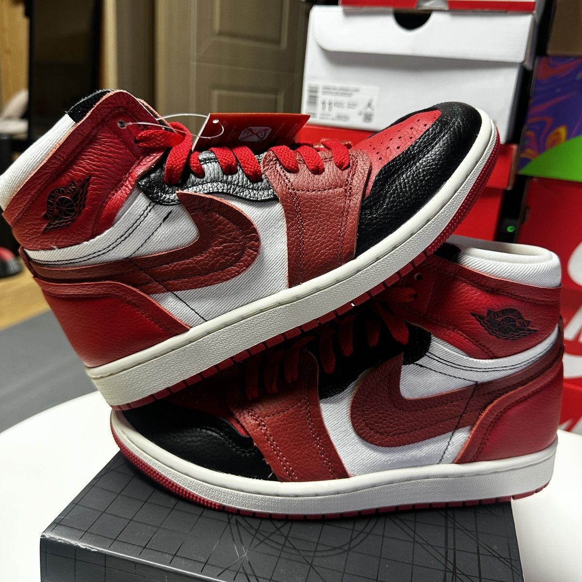 Jordan Brand × Nike New. Size 8 Womens Jordan Retro 1 High Method of Make Size US 8 / IT 38 - 4 Thumbnail