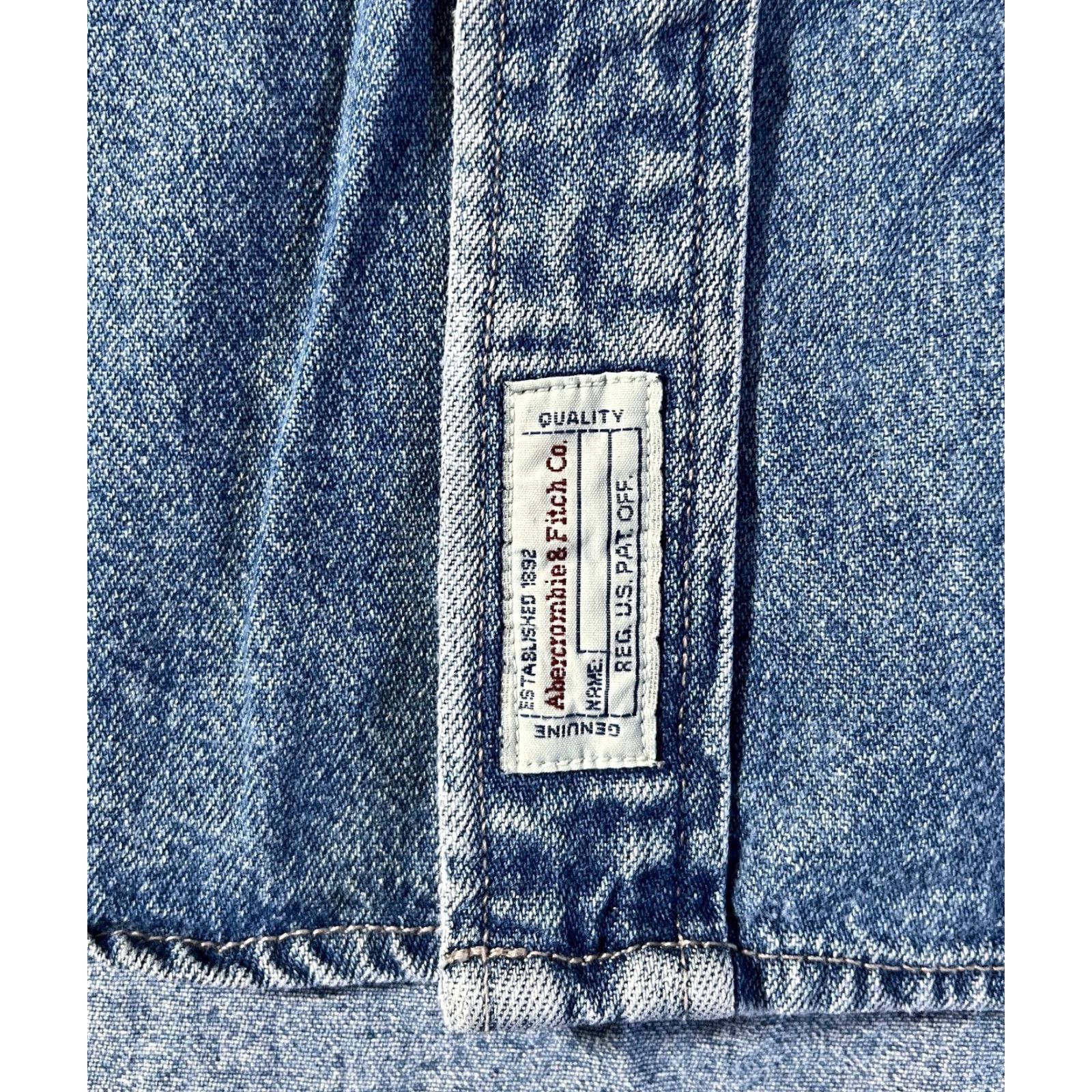 Abercrombie & Fitch VINTAGE Abercrombie & Fitch The Big Shirt Button-Up Denim Shirt Mens 90s Preppy Retro 100% Cotton Blue Size M with Pockets Size US M / EU 48-50 / 2 - 7 Thumbnail