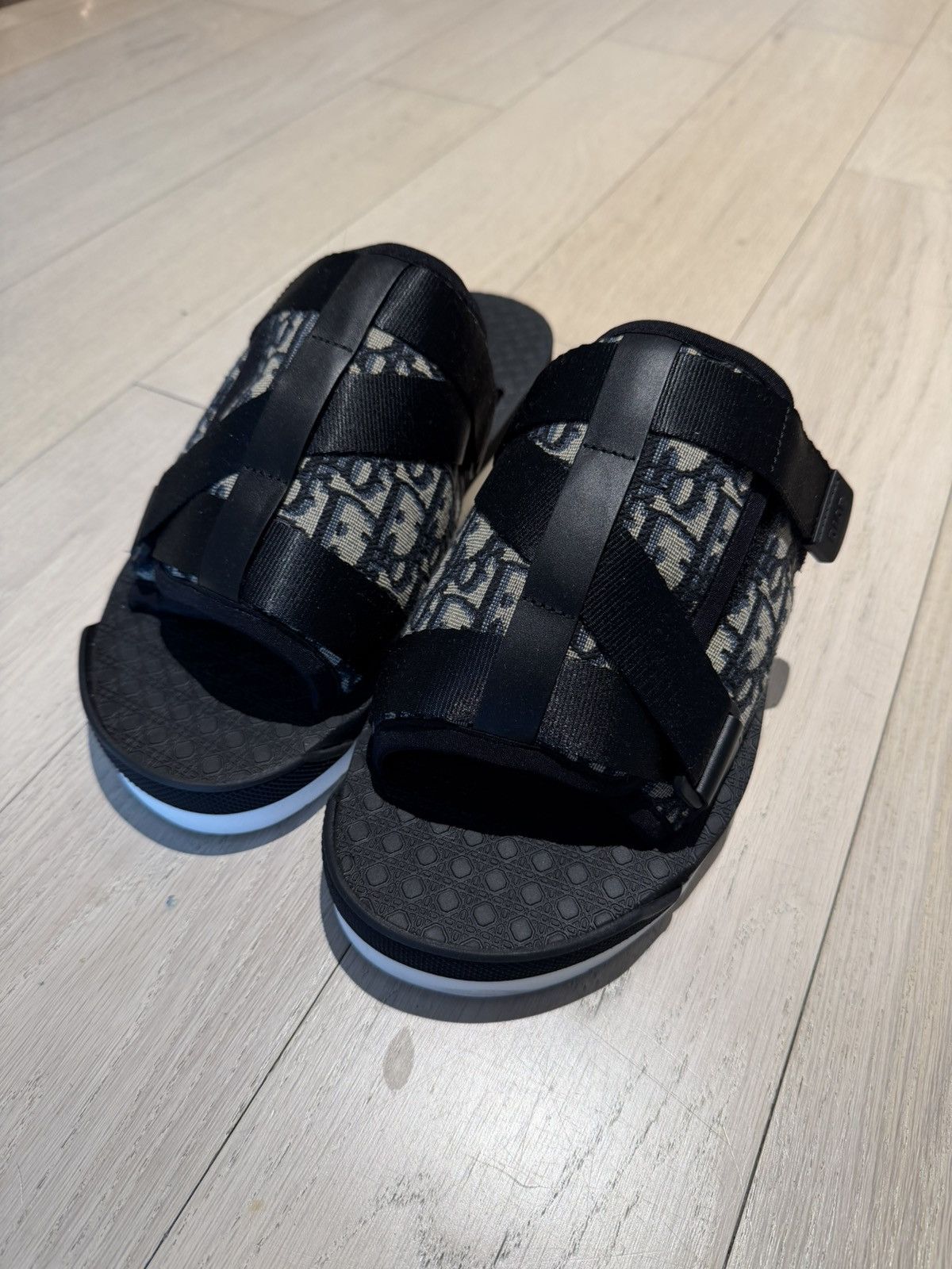 Gucci Off The Grid slide