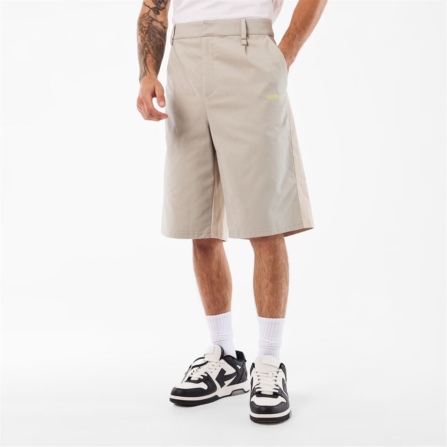 Off-White o1g2r1mq0326 Tailored Fit Shorts in Beige/Grey Size US 32 / EU 48 - 3 Thumbnail