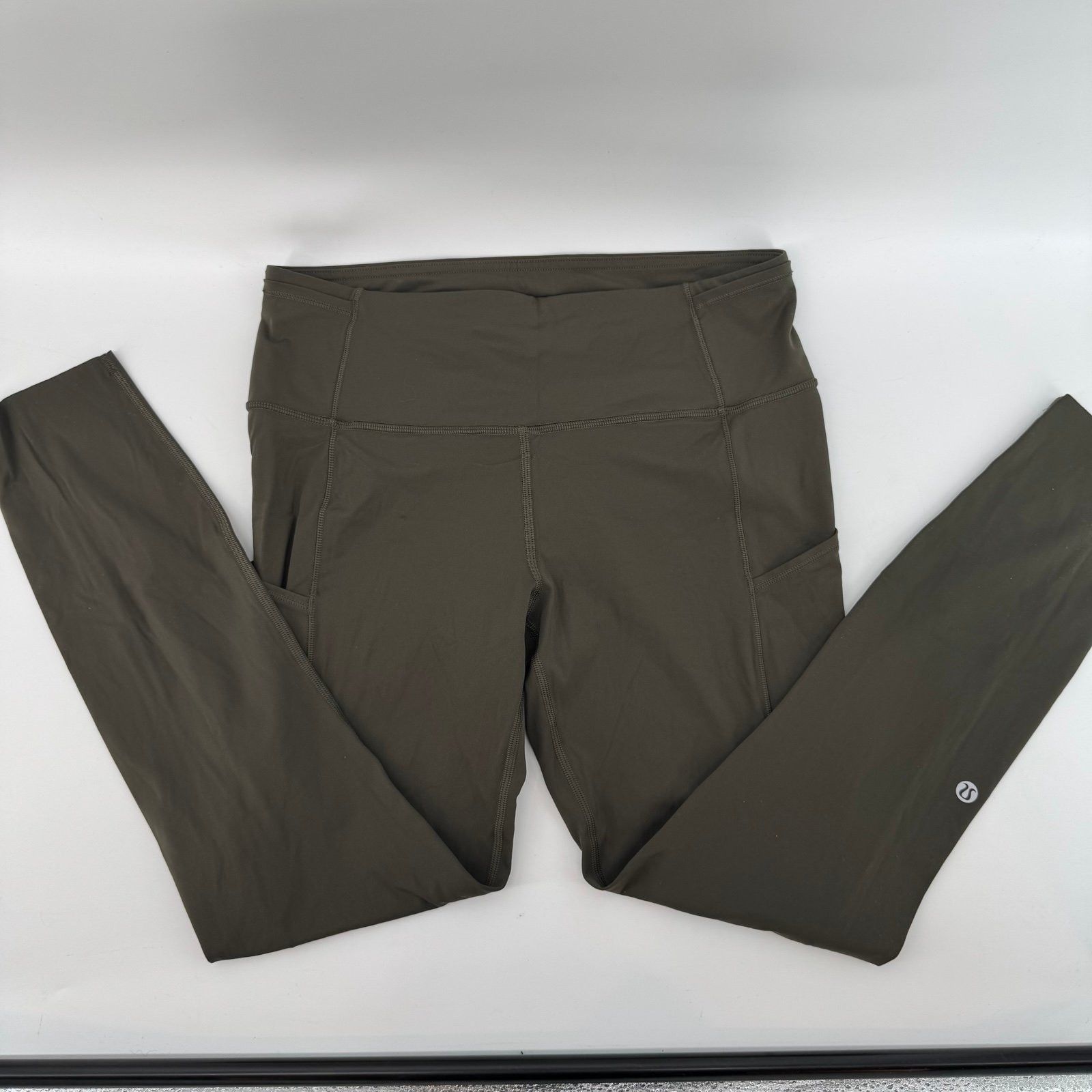 Lululemon Lululemon Green Khaki leggings Sz. 8 Size 30" / US 8 / IT 44 - 1 Thumbnail