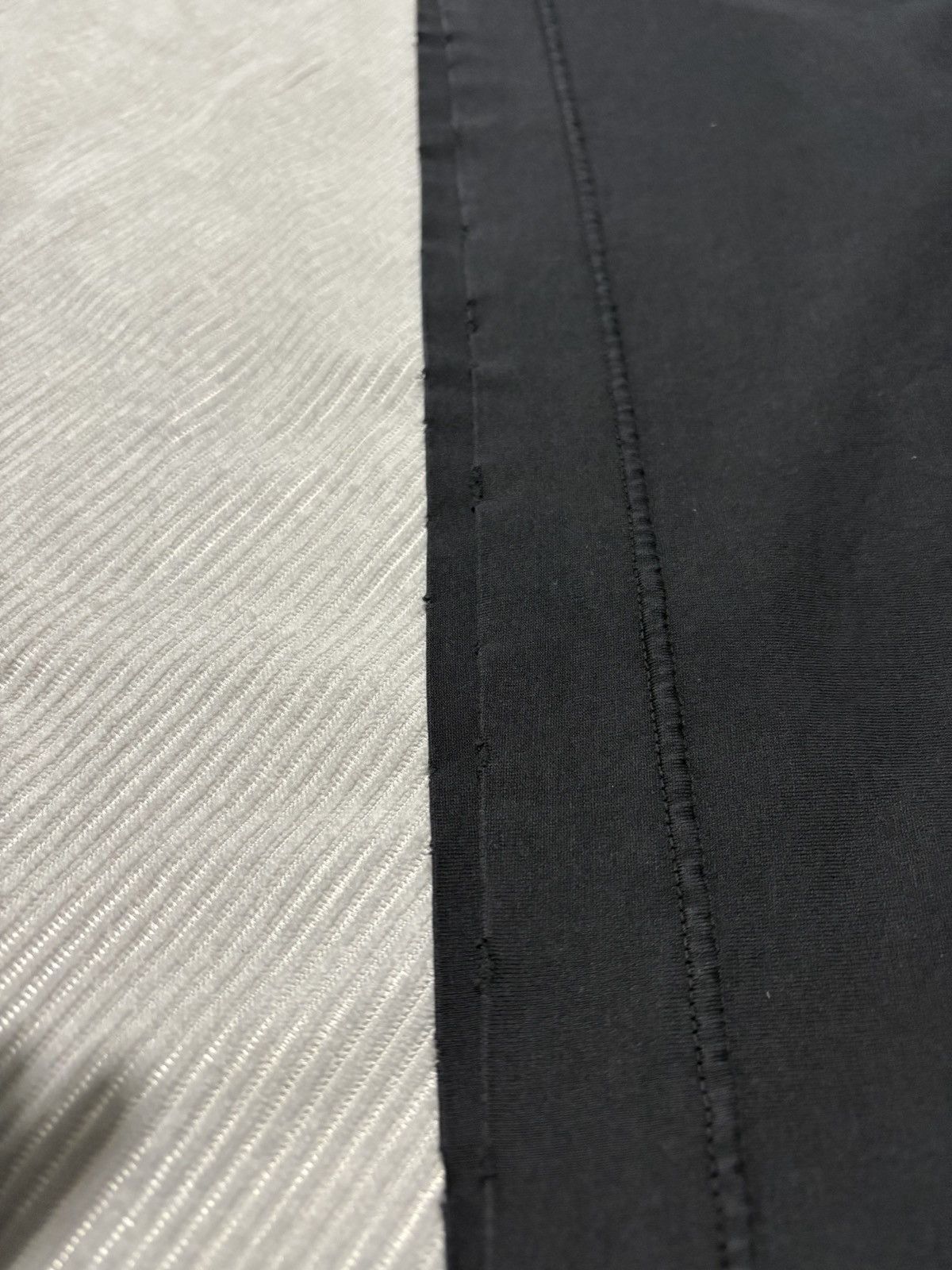 Fits L Givenchy Matt Williams barbed Wire Logo Shirt Opium