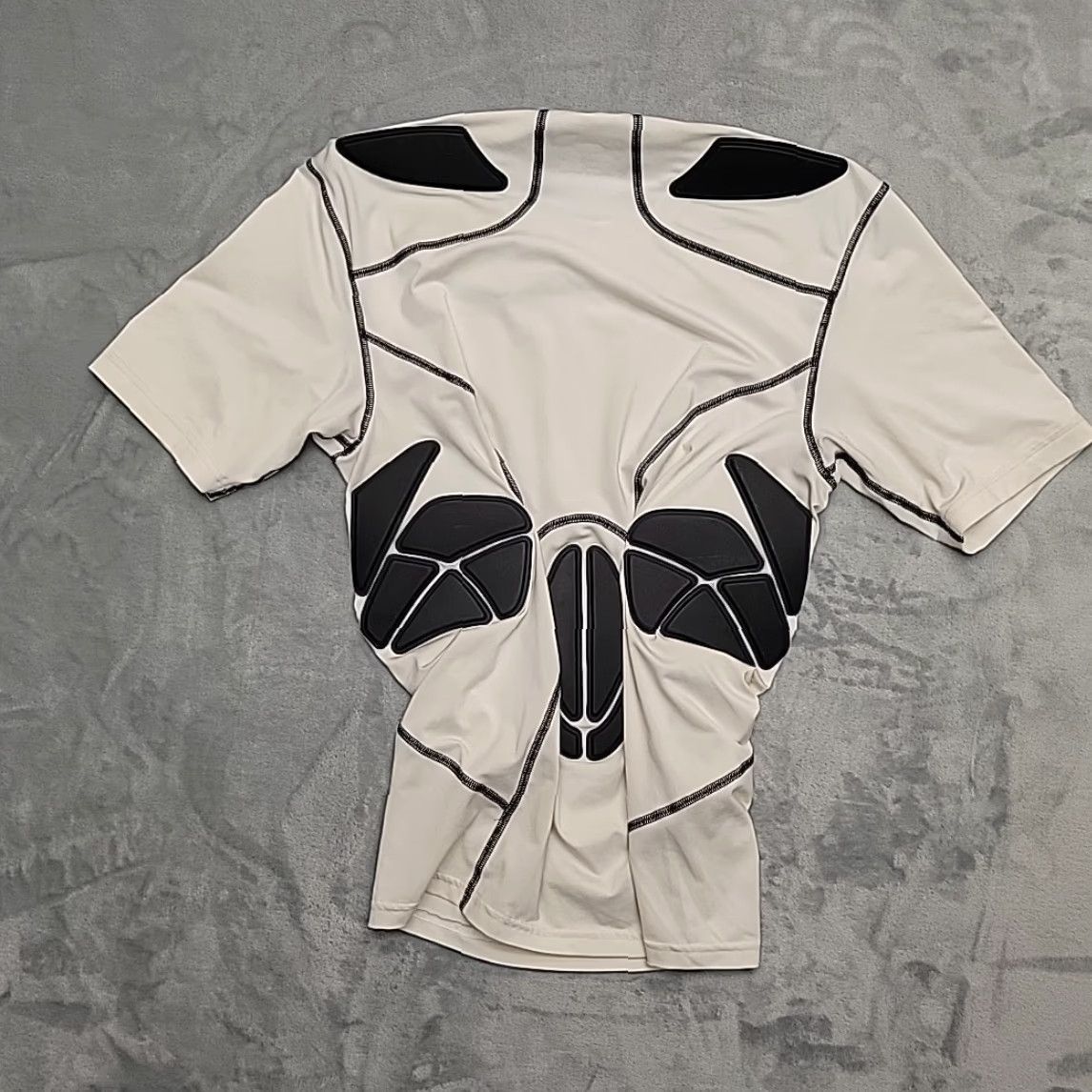 Under Armour VINTAGE Under Armour 5-Pad Football Compression Shirt Men’s M HeatGear Game Day Size US M / EU 48-50 / 2 - 4 Thumbnail