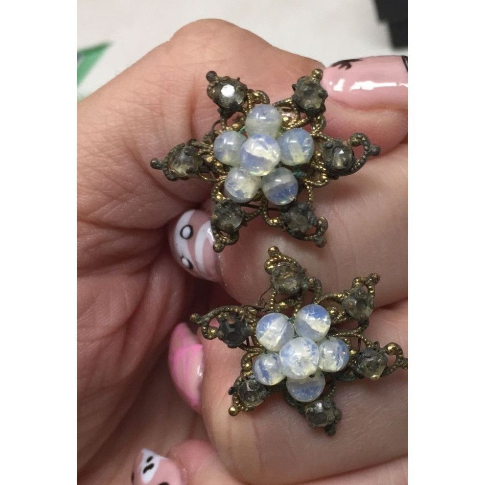 Other Women's Gold Tone Screw Back Earrings Size ONE SIZE - 4 Thumbnail
