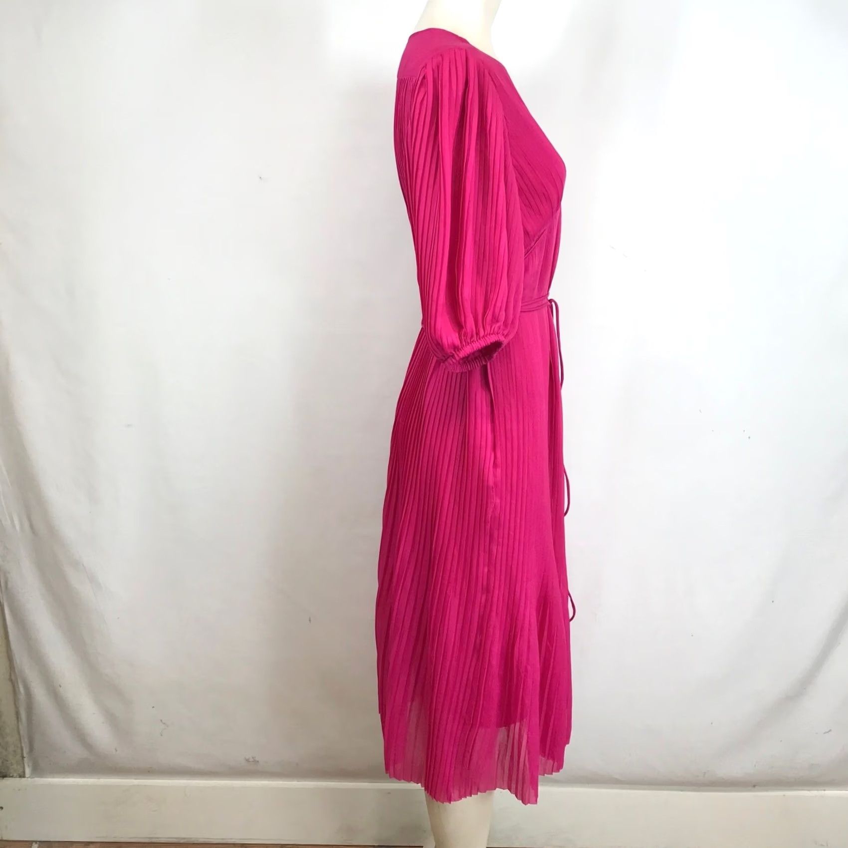 Banana Republic Banana Republic Magenta Pink Pleated V-Neck Puff Sleeve Midi Dress Petite S Size S / US 4 / IT 40 - 4 Thumbnail