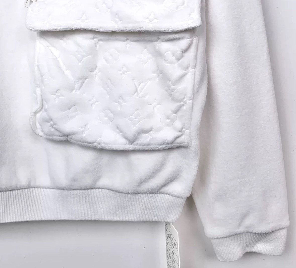 Louis Vuitton Louis Vuitton Lv white logo long sleeved sweatshirt Size US M / EU 48-50 / 2 - 5 Thumbnail