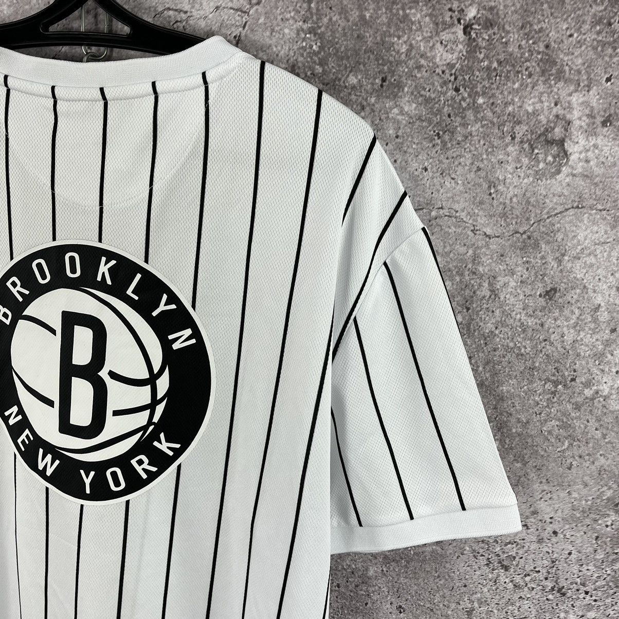 NBA × Vintage NBA Nets Brooklyn New York T-Shirt Big Logo Size L Size US L / EU 52-54 / 3 - 8 Thumbnail