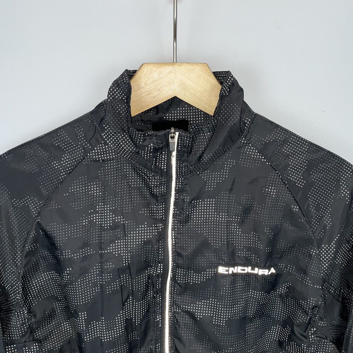 Sports Specialties Endura Full Zip Cycling Jacket Size S Reflective Full Zip Size US S / EU 44-46 / 1 - 7 Thumbnail