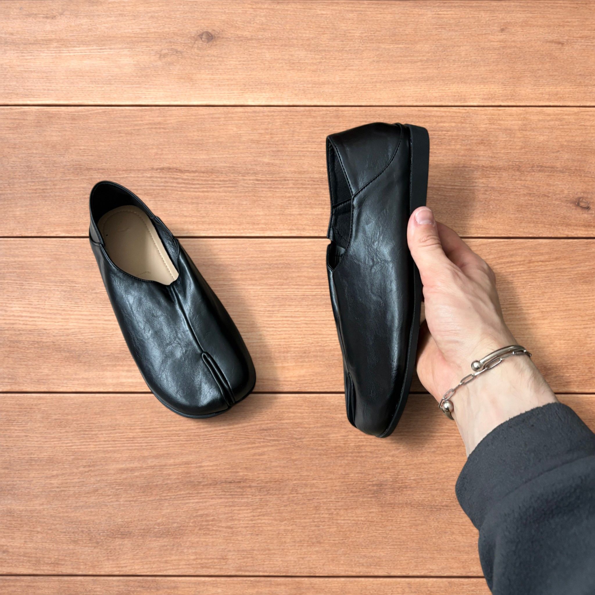 Japanese Brand Vintage style faux leather tabi split toe shoes in black. Size US 9 / IT 39 - 7 Thumbnail