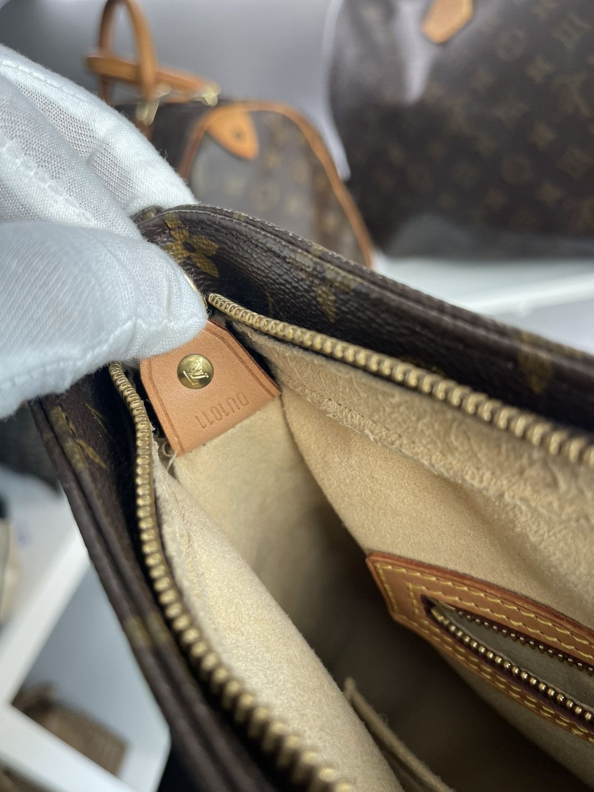 Louis Vuitton Louis Vuitton Looping Bag Size ONE SIZE - 12 Thumbnail
