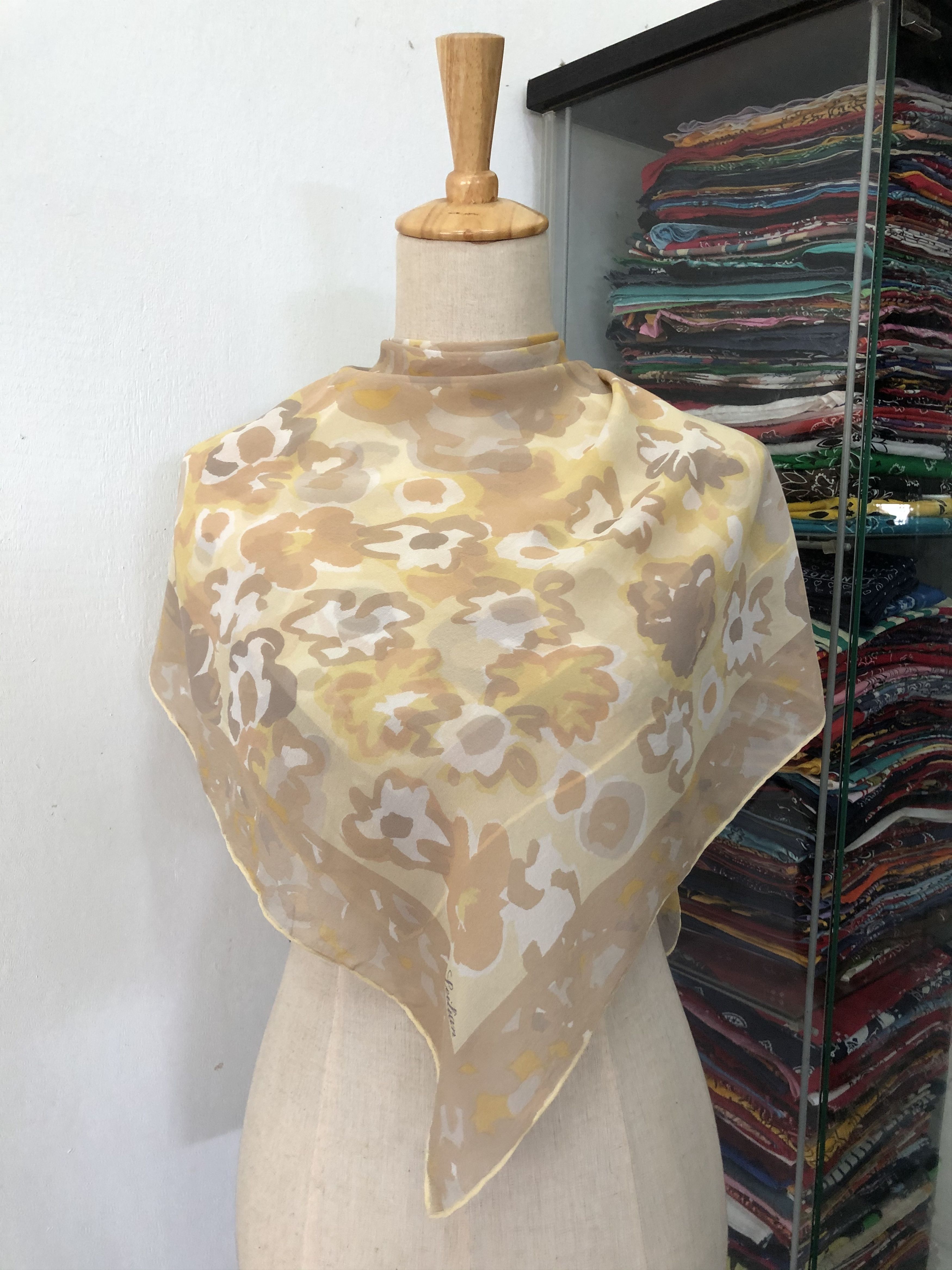 Vintage Vintage Leilian Silk Scarf Size ONE SIZE - 1 Thumbnail
