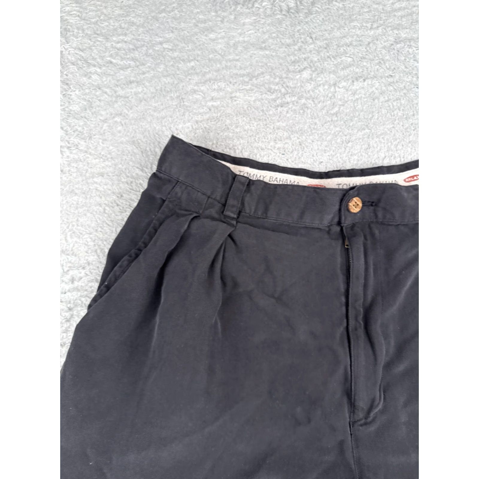 Tommy Bahama Tommy Bahama Shorts Men 33 Black Bermuda Pleated Silk Quick Dry Beach Vacation 9in Mens Size US 33 - 4 Thumbnail
