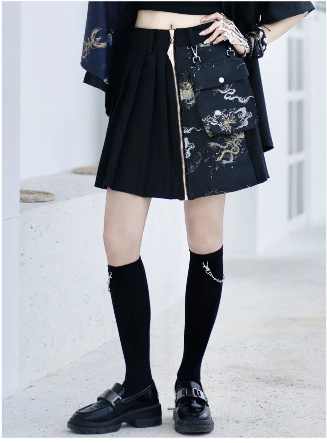 Japanese Brand Asymmetric mode center zip-up pleated skirt Size 27" / US 4 / IT 40 - 1 Thumbnail