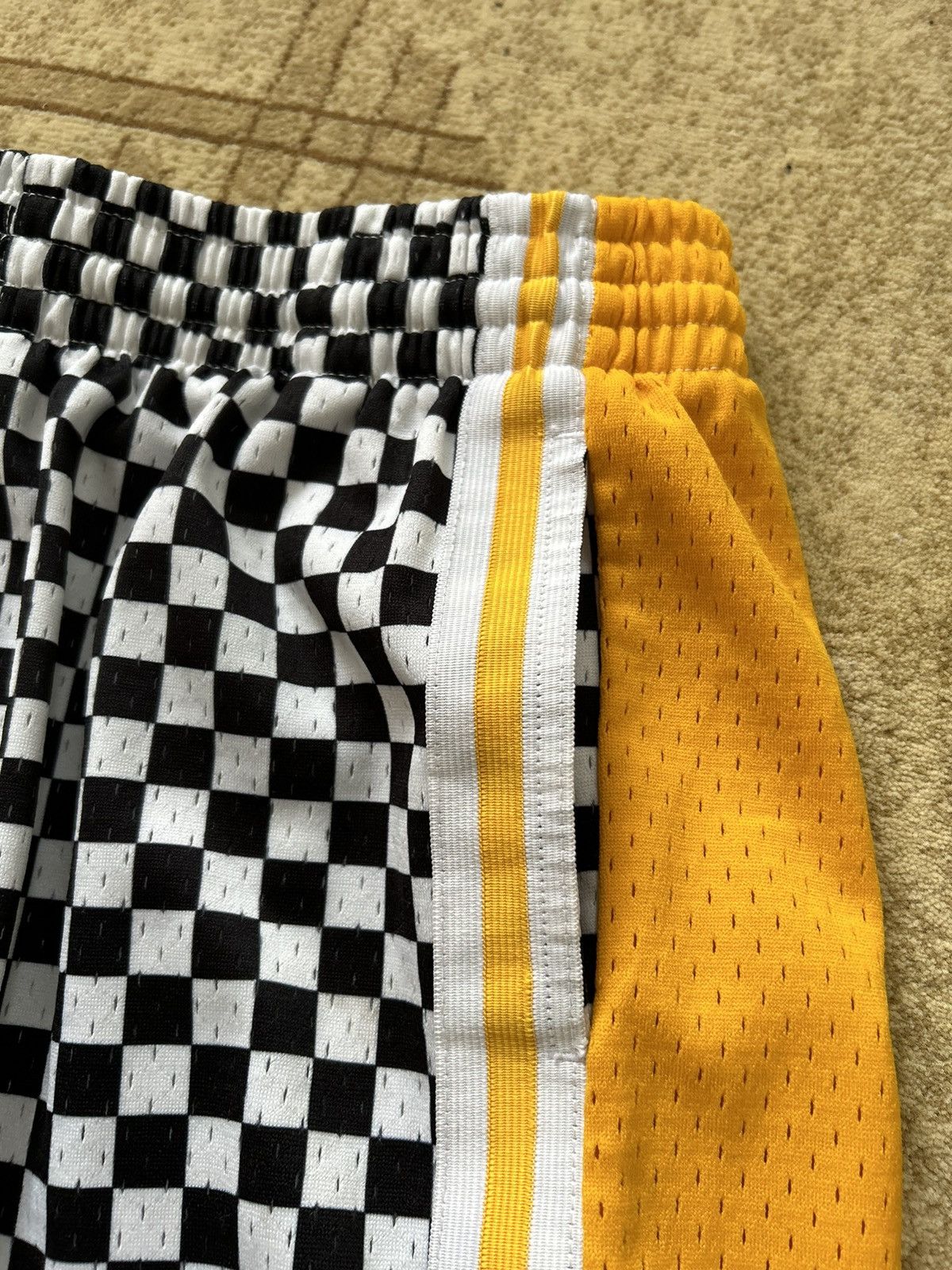Mitchell & Ness Mitchell & Ness Hardwood Classics LA Lakers NBA Shorts Size US 34 / EU 50 - 4 Thumbnail