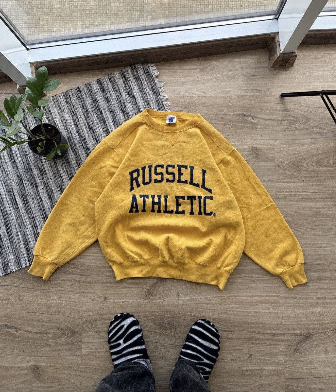 Russell Athletic × Vintage Vintage Russell Athletic 90s Made In USA Big logo sweatshirt Size US M / EU 48-50 / 2 - 1 Thumbnail