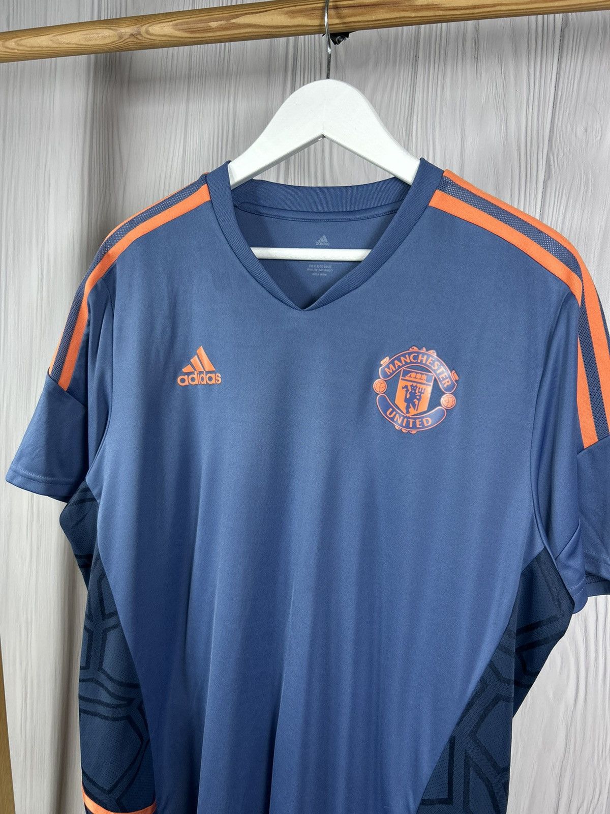 Adidas MANCHESTER UNITED 2022/2023 TRAINING JERSEY ADIDAS SIZE L Size US XL / EU 56 / 4 - 3 Thumbnail