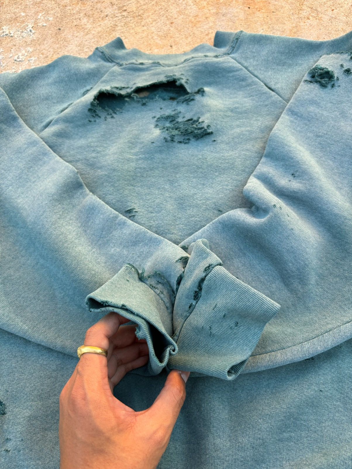 Vintage Thrashed Fruit Of The Loom Sweatshirt Size US L / EU 52-54 / 3 - 19 Thumbnail