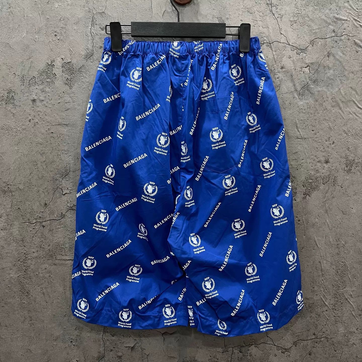 Balenciaga Balenciaga x WFP Blue All Over Print Shorts 46 Size US 30 / EU 46 - 4 Thumbnail